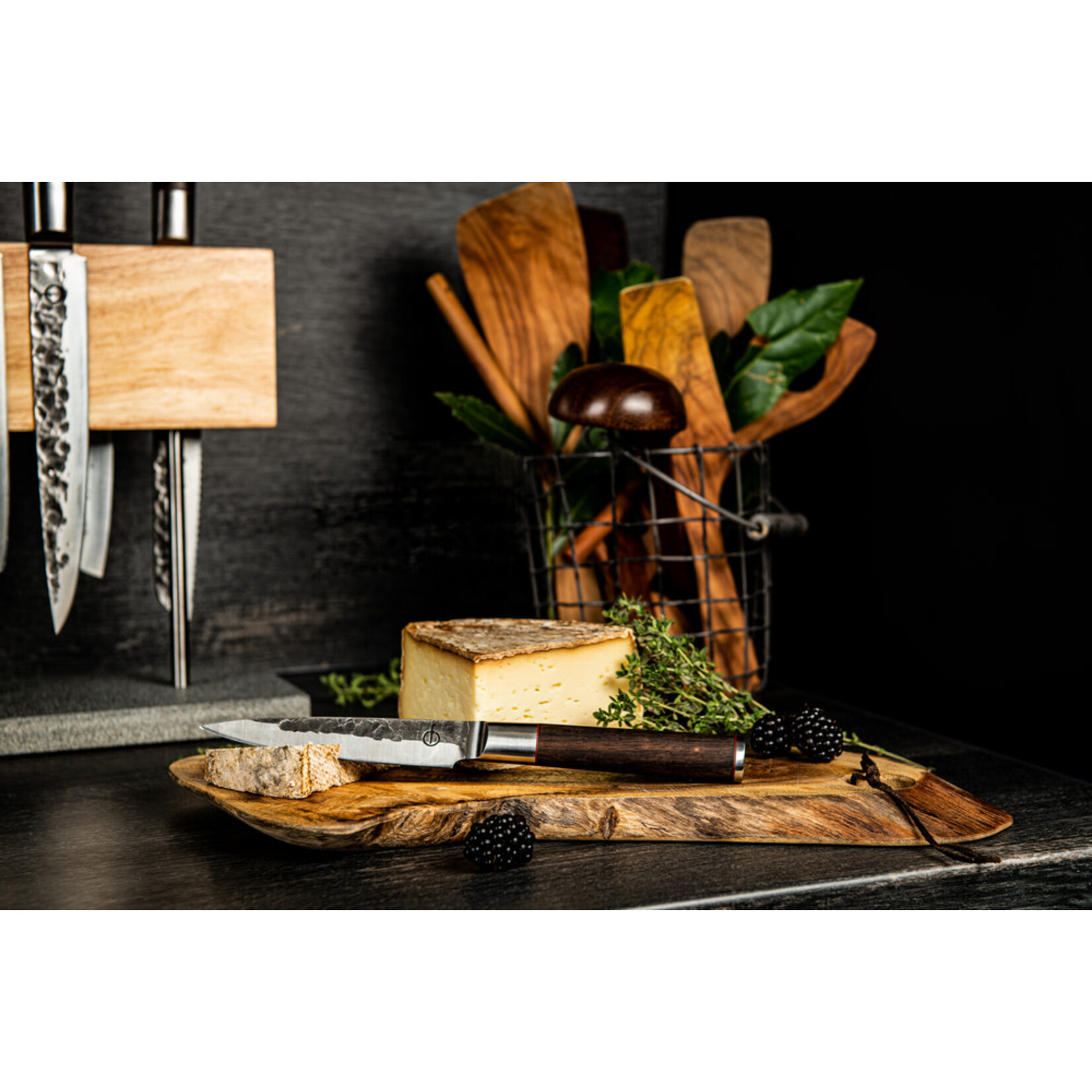 Lagiole Style de Vie Style de Vie magnetisch messenblok eikenhout met stenen voet en zwart of rvs pootjes Style de vie 8720039624139