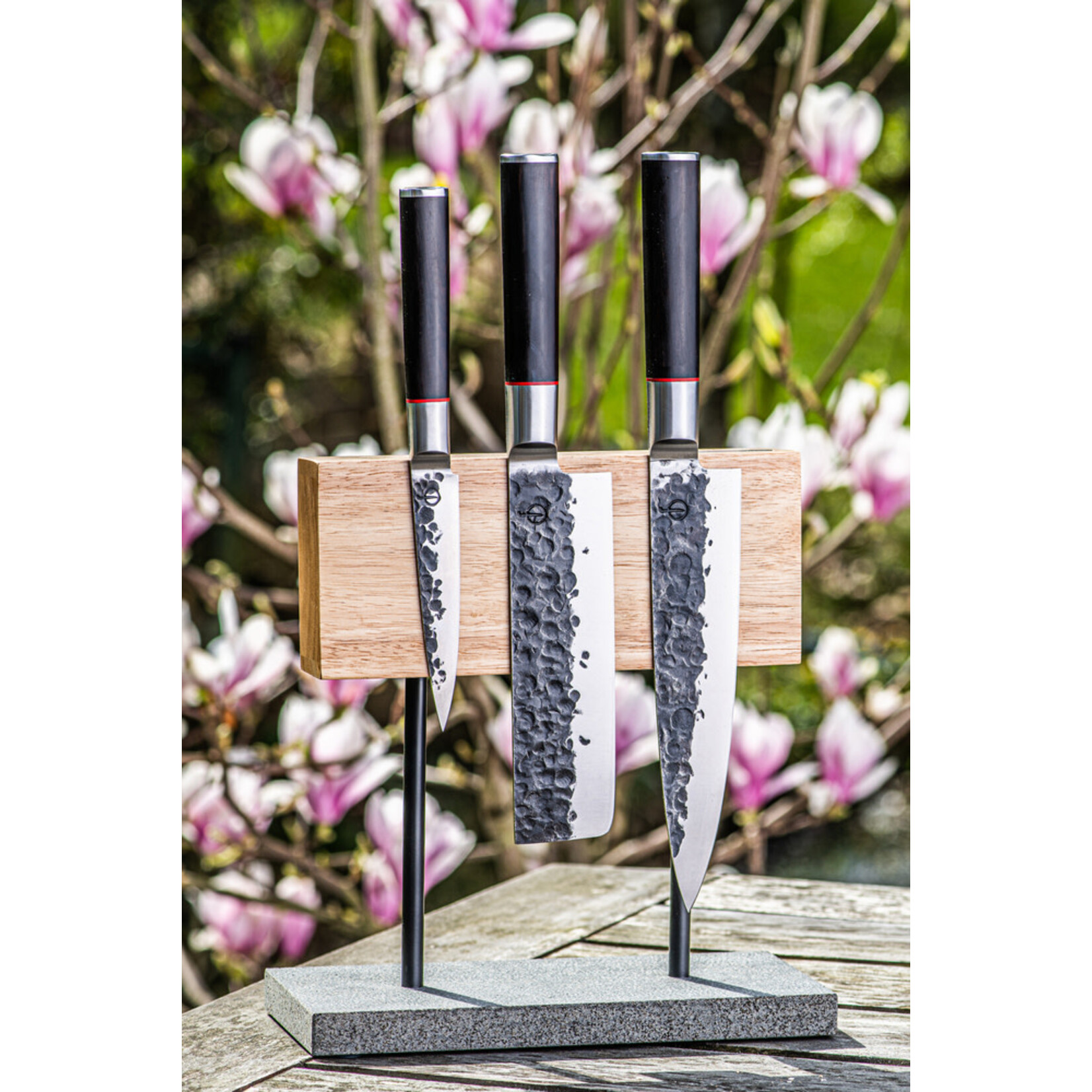 Lagiole Style de Vie Style de Vie magnetisch messenblok eikenhout met stenen voet en zwart of rvs pootjes Style de vie 8720039624139