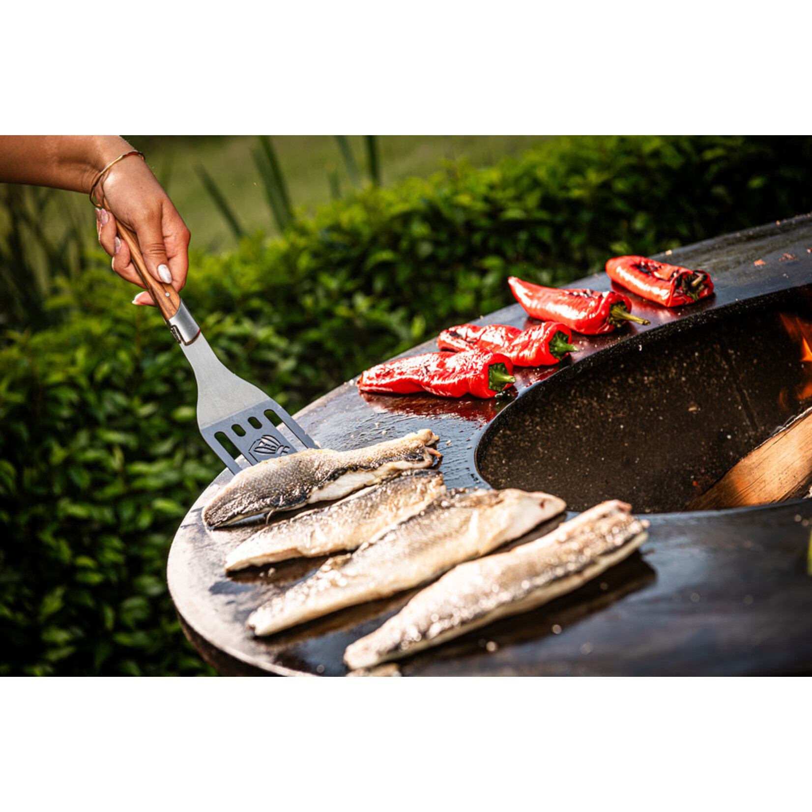 Lagiole Style de Vie BBQ set Style de Vie Luxury Line BBQ set spatel en tang met olijfhout Style de Vie LuxBBQSetOlive