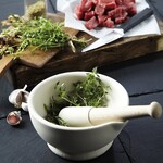 Diverse Merken 15 cm 426 ml Vijzel met stamper Milton Brook porseleinen vijzel met stamper porselein en beukenhout S3