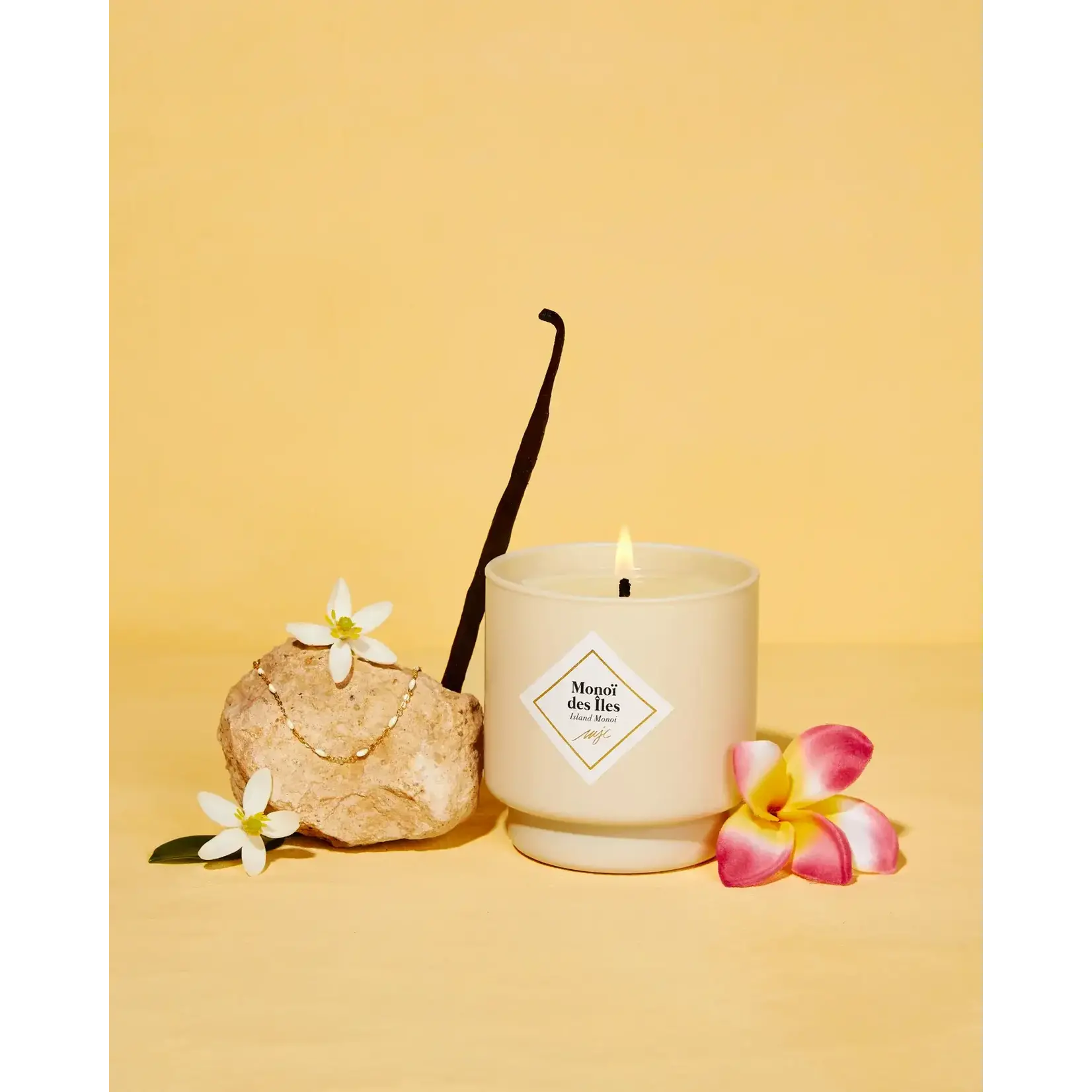 Diverse Merken Monoii des Iles My Jolie Candle cadeauset 45 branduren geurkaars met beige armband 321066