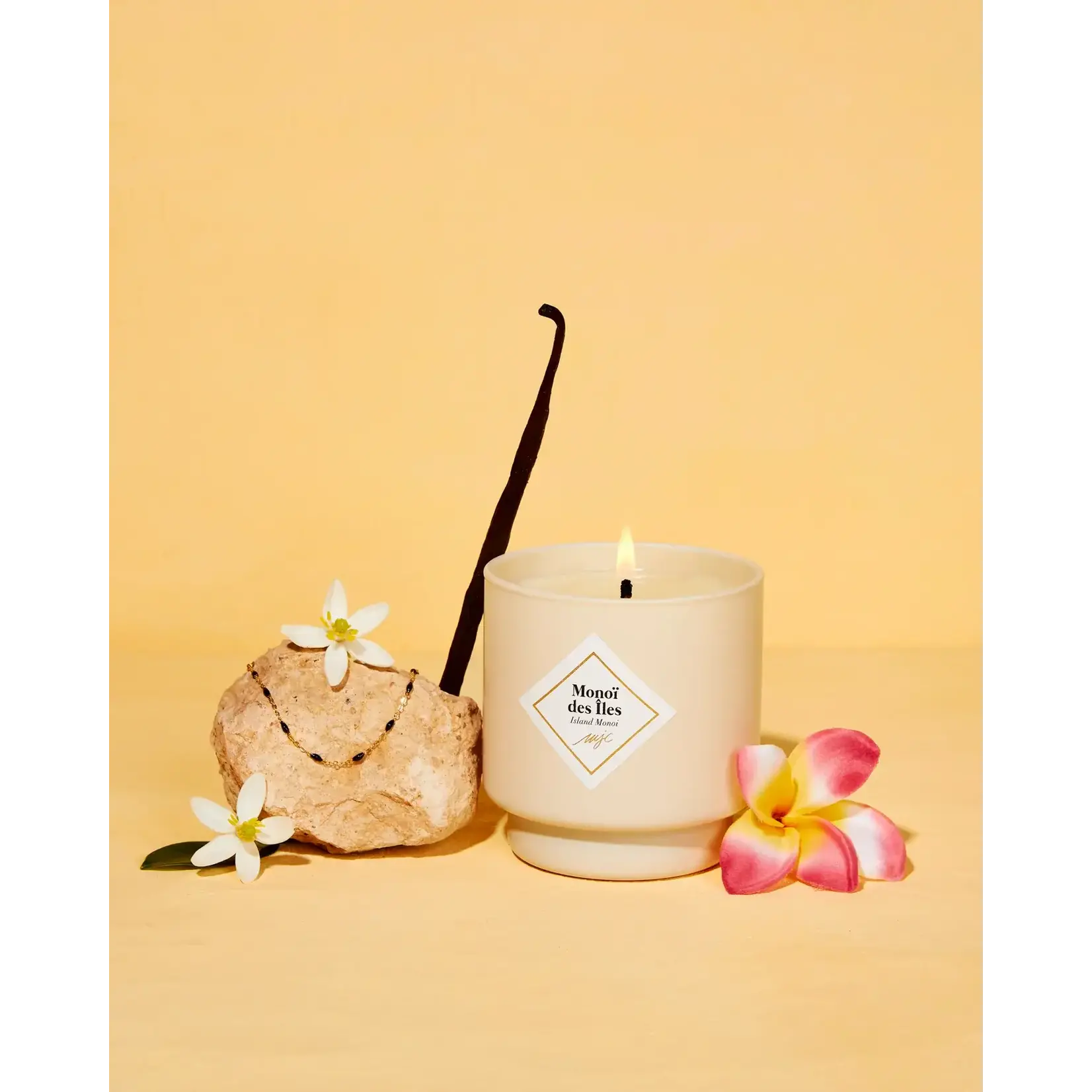 Diverse Merken Monoii des Iles My Jolie Candle cadeauset 45 branduren geurkaars met zwarte armband 321055