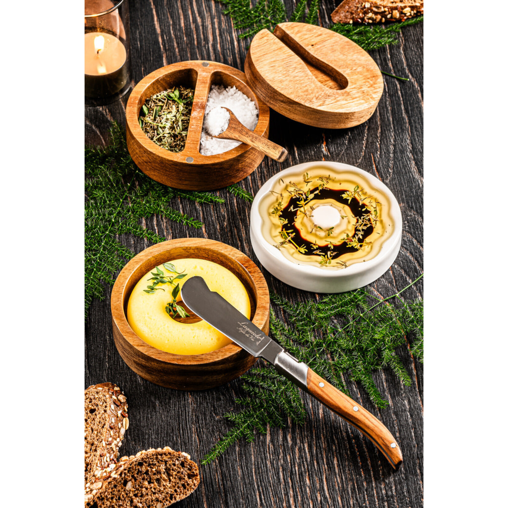 Lagiole Style de Vie olijfolie dipschaal 3 delig Style de Vie olijfoliedipschaal + 2 verschillende houten bakjes Style de Vie olijfdip3del