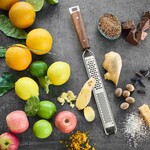 Gefu 2 in 1 rasp Gefu Madero fijne en grove rvs rasp met walnoothouten inzet Gefu 15508