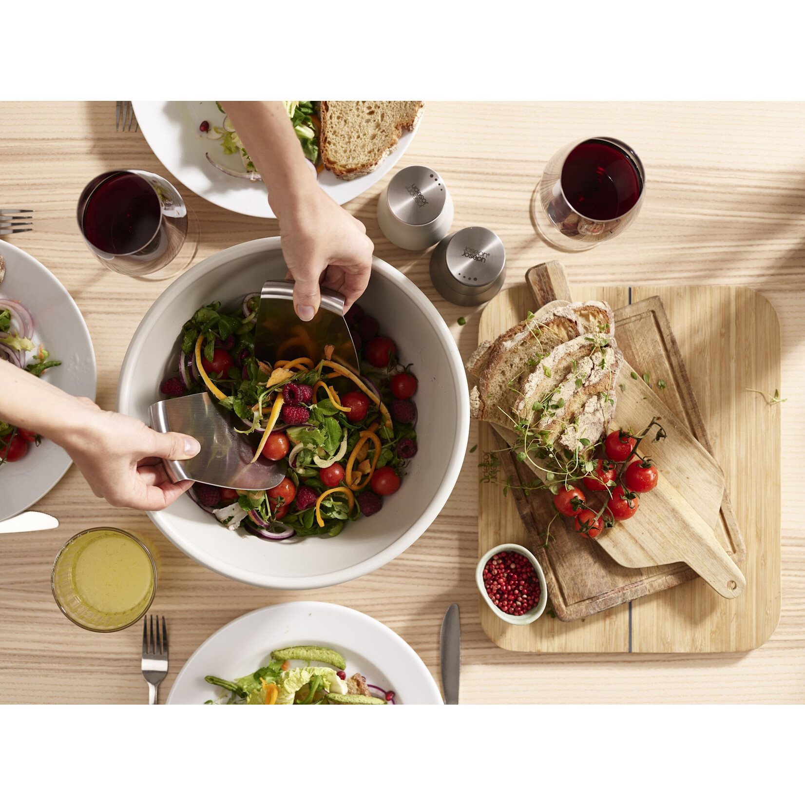 Joseph Joseph Joseph Joseph Uno Saladeschaal beige met Saladebestek rvs  Joseph Joseph 20155 Stone