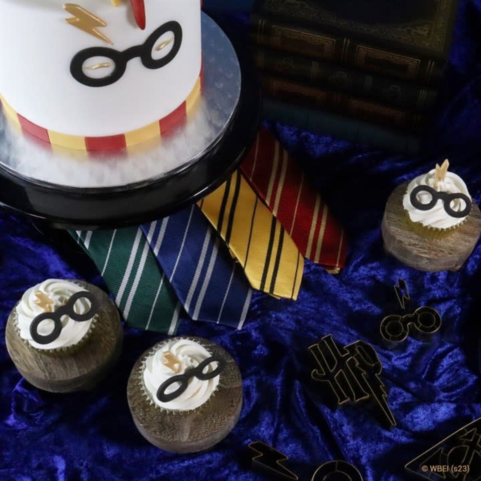 PME Cake Harry Potter Glasses and Scar small fondant snijder koek uitsteekvorm bril & litteken Harry Potter PME Cake HPW502