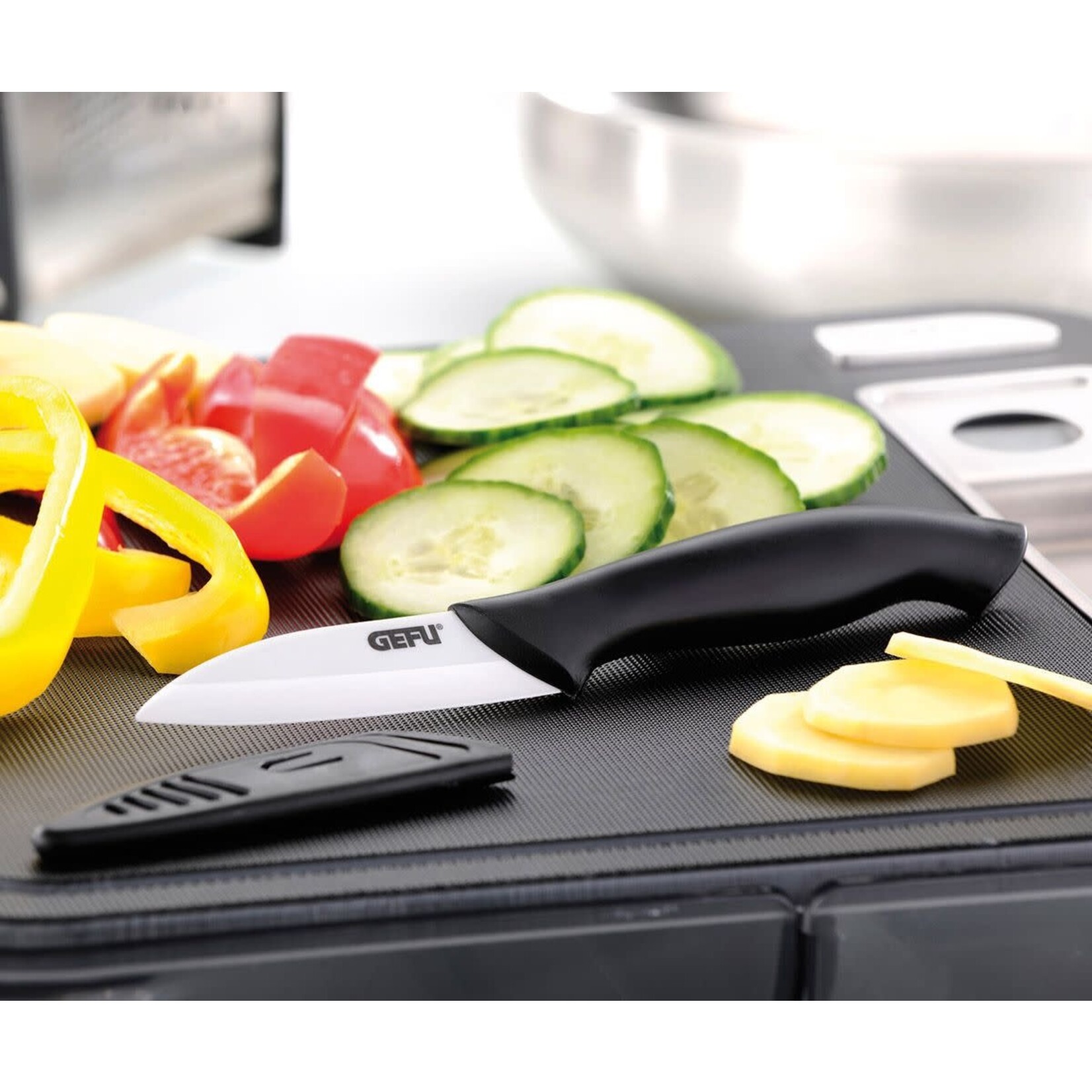 Gefu keramisch schilmes Gefu Ceramo keramisch schil, groente mes dat op plank gebruikt kan worden Gefu 14015