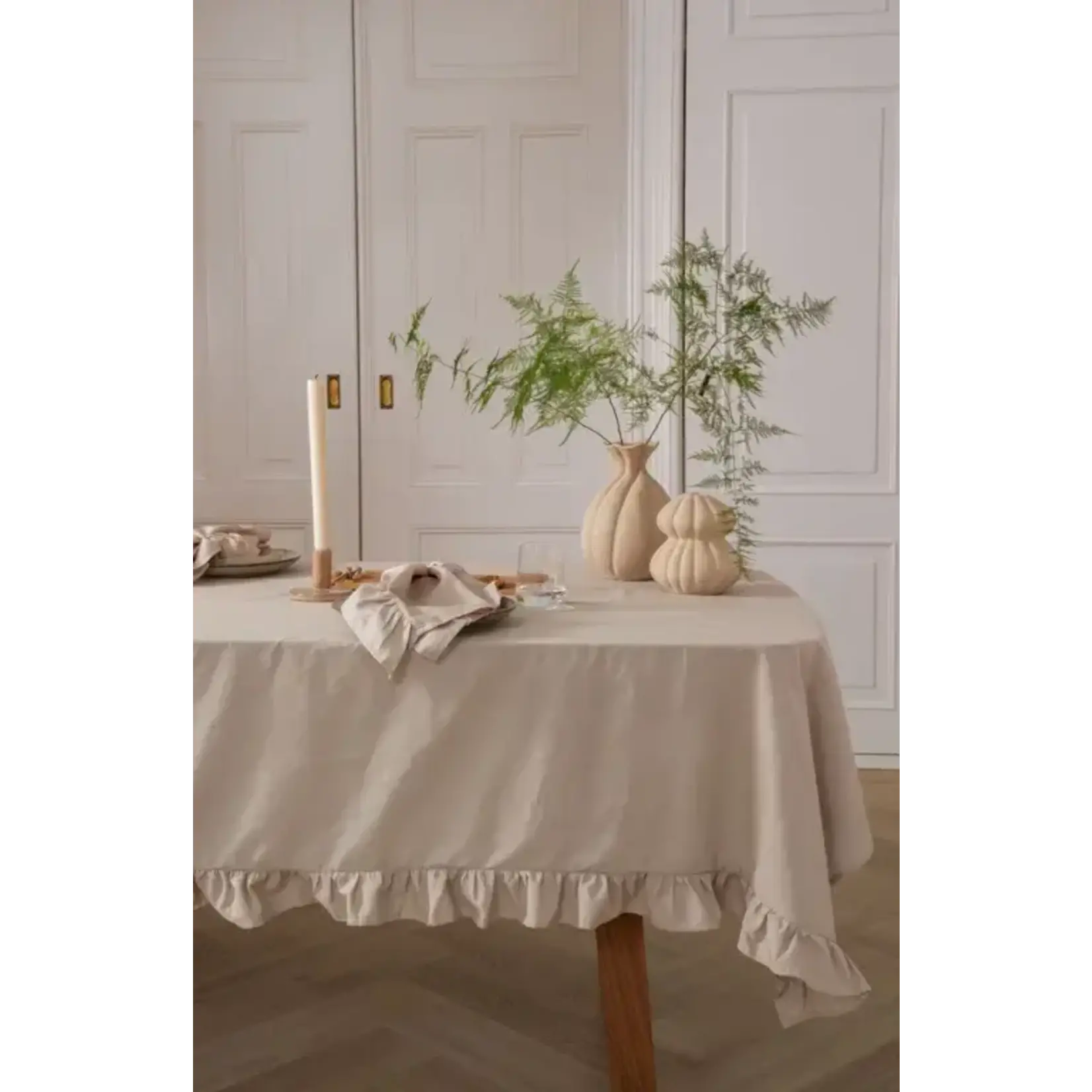 Diverse Merken Ruffles tafelkleed 140 x 240 cm zandkleurig naturel Walra tafelkleed Lovely Linen tafelkleed Zand Walra 545045