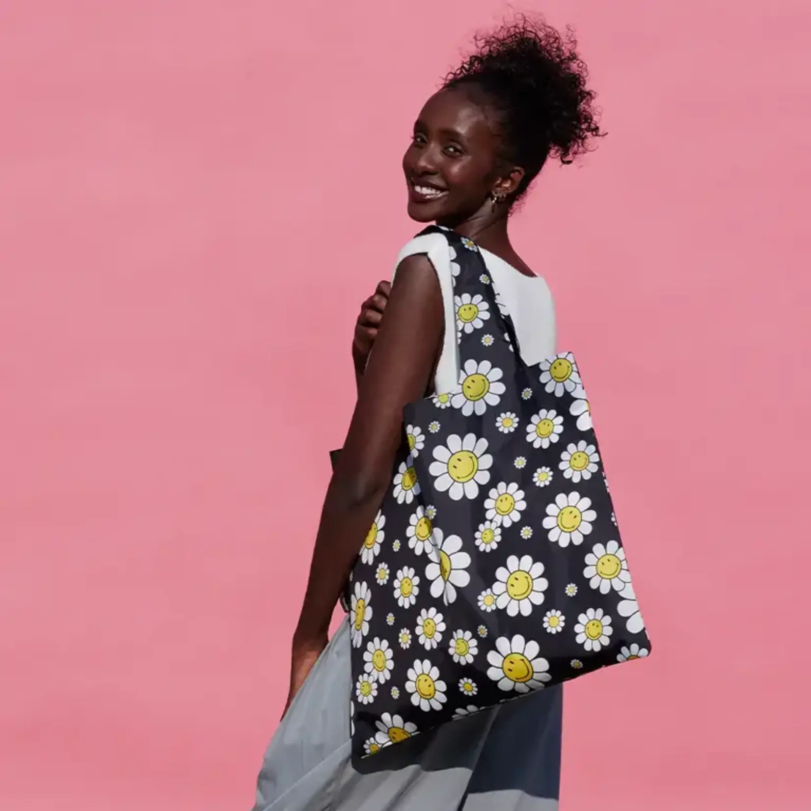 Loqi Loqi opvouwbaar tasje Loqi Bag Large - Smiley Flowers Black gerecycled Loqi LQSMFB