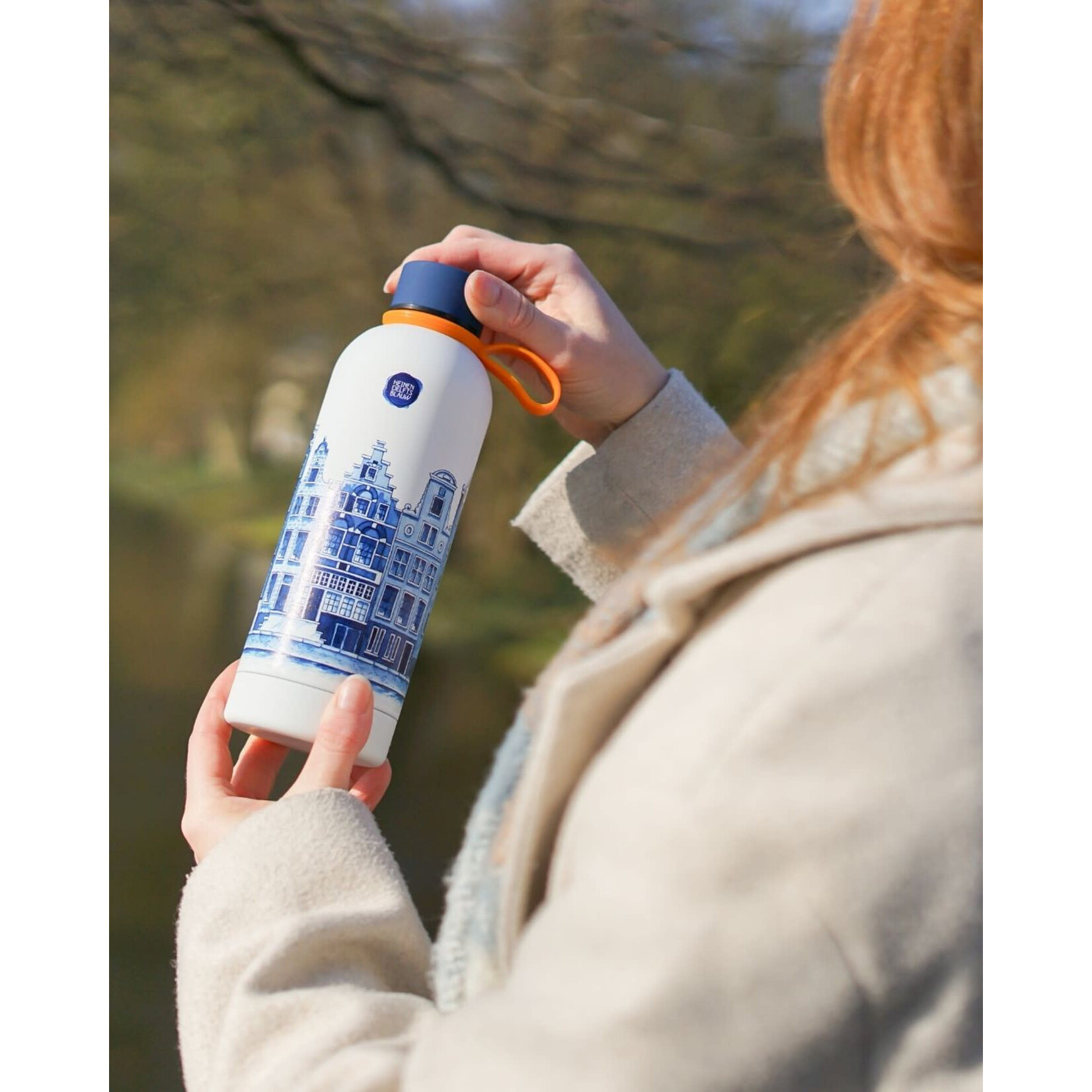 Heinen Delfts Blauw 500 ml Heinen Delfts Blauw Waterfles thermos fles Grachtenpanden Heinen Delfts Blauw WB003
