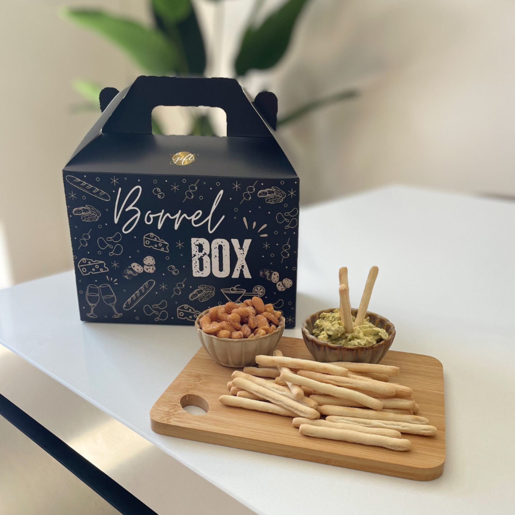 Diverse Merken Borrelbox met plankje en fooditems zodat je meteen aan de borrel kan The Big Gifts 724