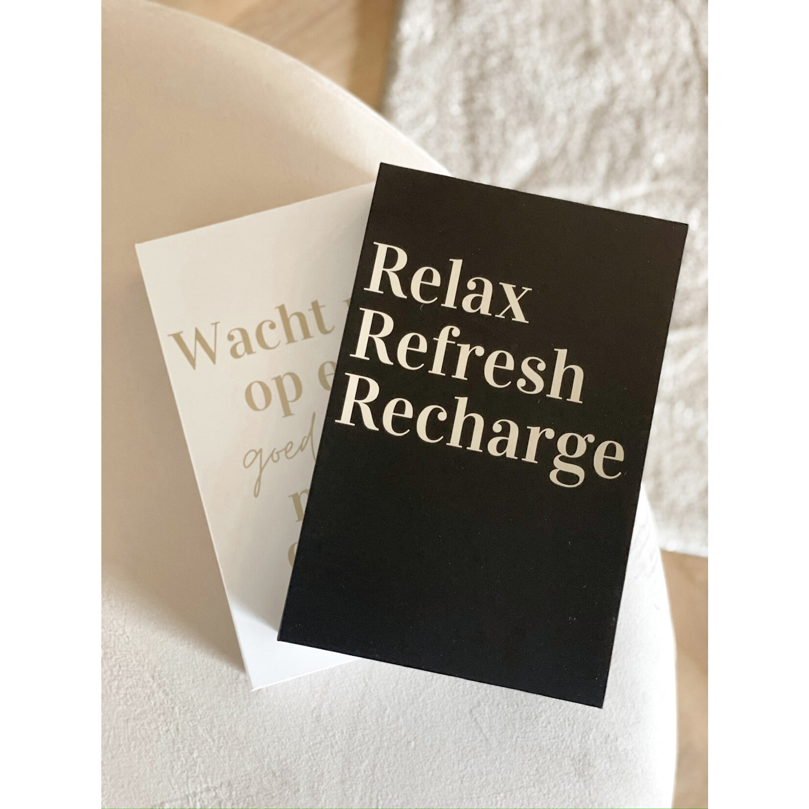 Diverse Merken Decoratie boek Relax dat ook gebruikt kan worden als cadeau verpakking of opberg boek