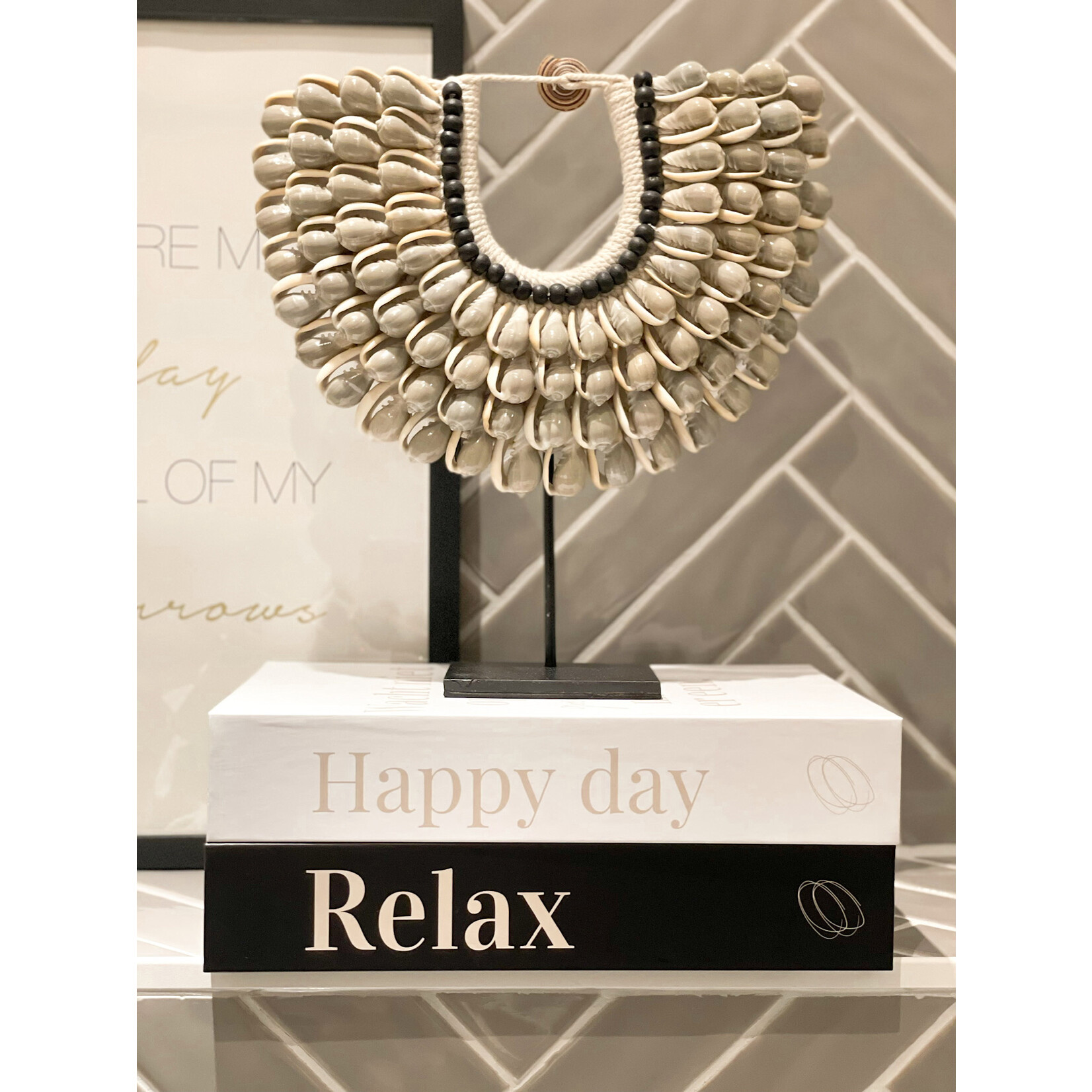 Diverse Merken Decoratie boek Relax dat ook gebruikt kan worden als cadeau verpakking of opberg boek