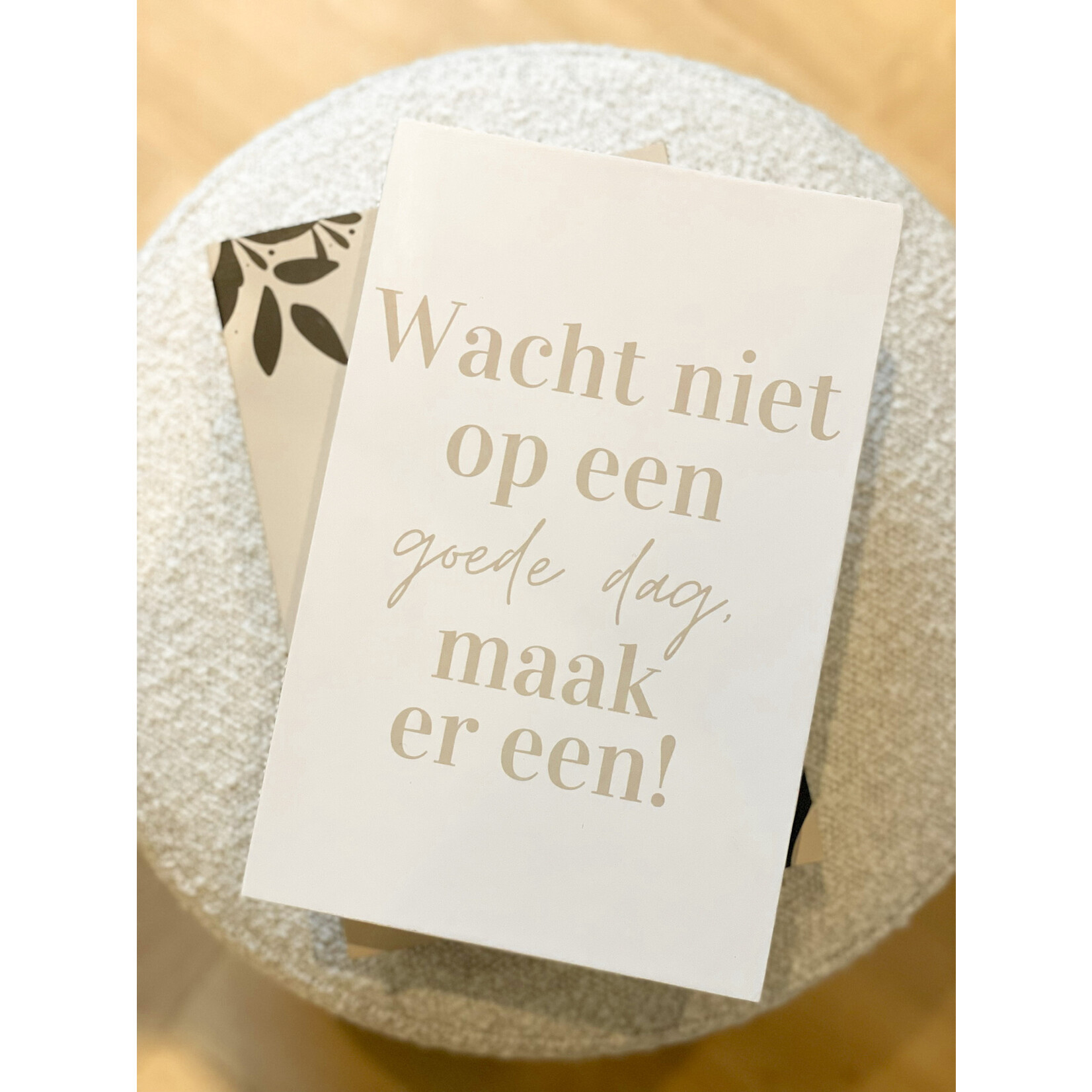 Diverse Merken Decoratie boek Happy Day dat ook gebruikt kan worden als cadeau verpakking of opberg boek