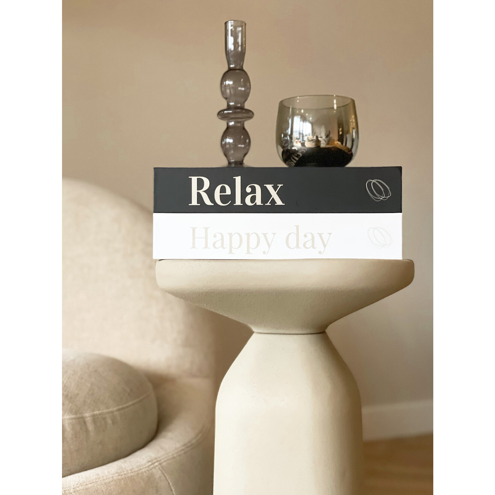 Diverse Merken Decoratie boek Happy Day dat ook gebruikt kan worden als cadeau verpakking of opberg boek