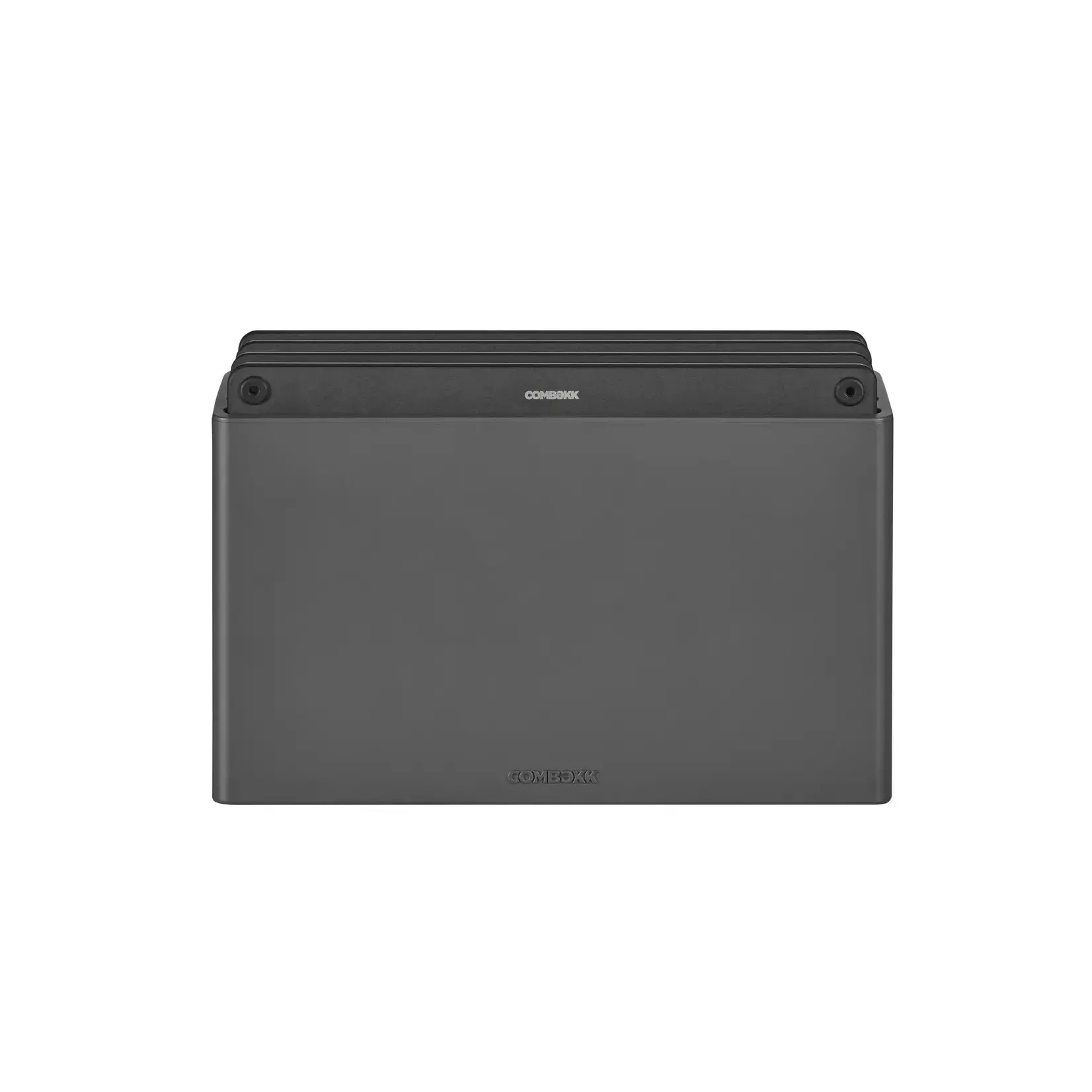 Combekk, Nederlands design  gietijzeren pannen uit gerecycled materiaal. Combekk zwart houder en zwart 4 geperst houten snijplanken met houder Combekk 596403bls