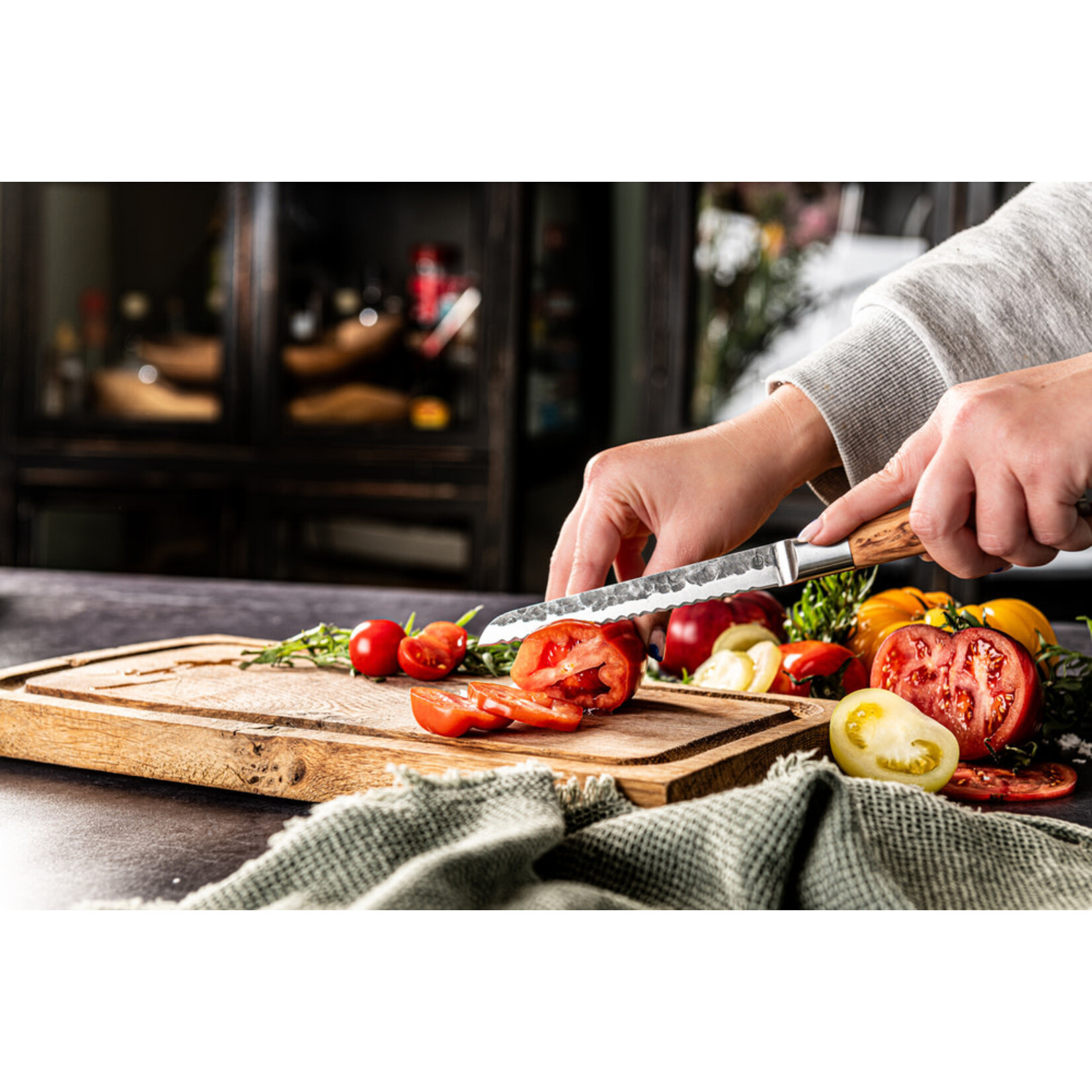 Forged gekarteld universeel mes Forged Olive universeel mes gekarteld Forged OliveUniSer