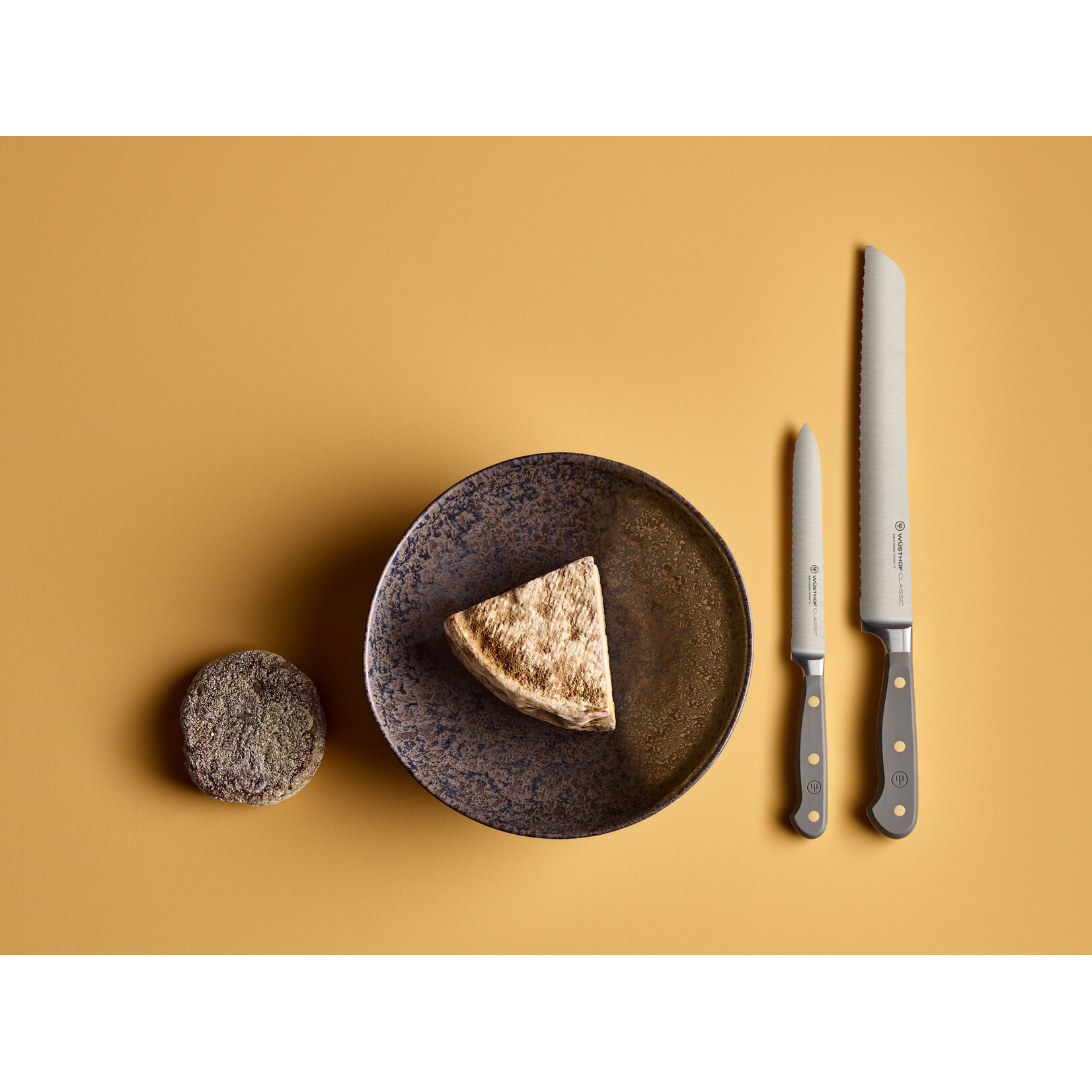 Wüsthof, messen uit Solingen gemaakt onder leiding van de 5e generatie familie Wusthof 14 cm worst mes Wusthof Classic Velvet Oyster worstmes 14 cm Classic Color Wusthof 1061708114