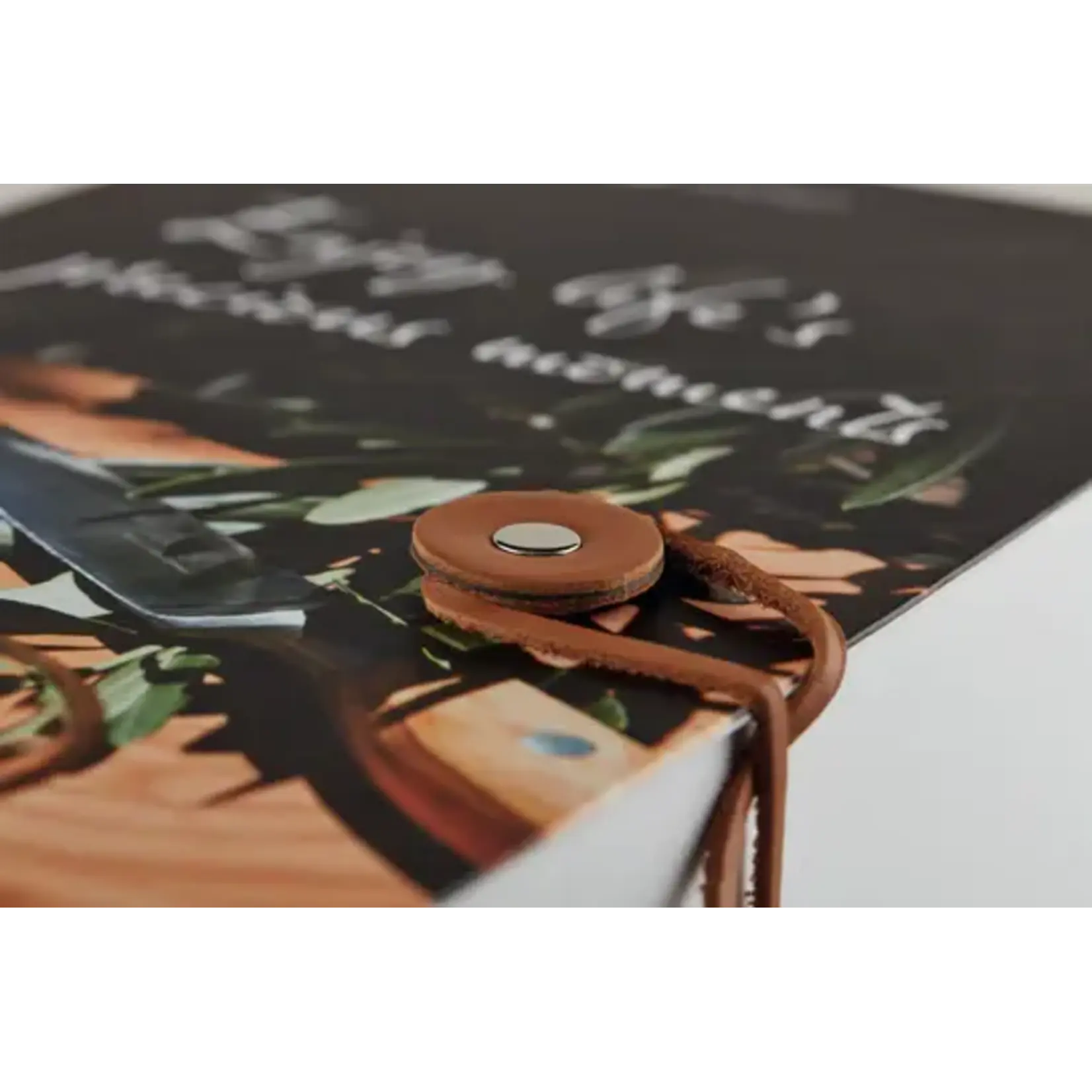 Wüsthof, messen uit Solingen gemaakt onder leiding van de 5e generatie familie Wusthof Geschenkset Wusthof Amici koksmes 20 met een schitterende plank en Amici olijfolie Wusthof 1101360301