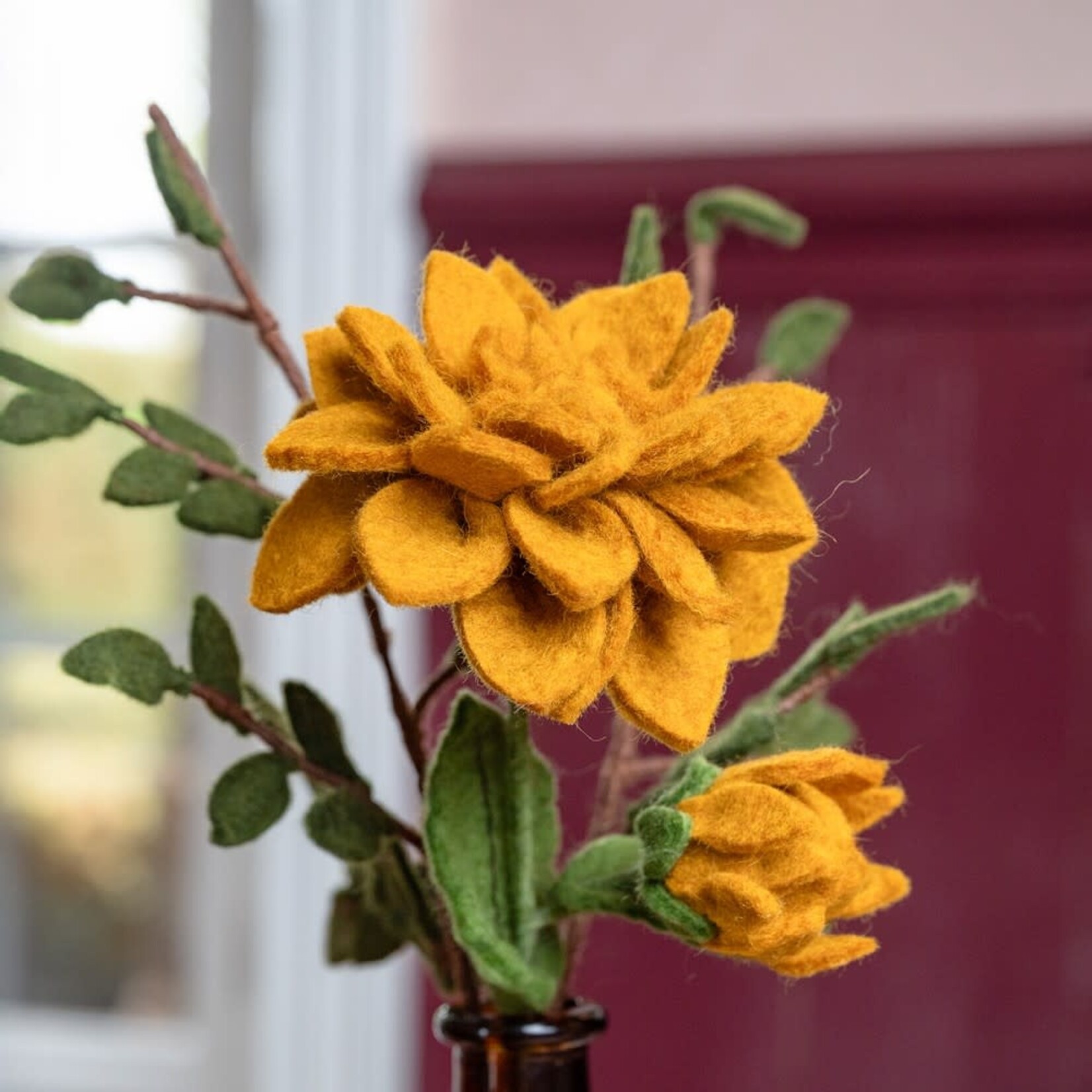 Fairmade Fairtrade voor Sjaal met Verhaal Sjaal met verhaal Bloem Dahlia XL Okergeel handmade fairmade in Nepal