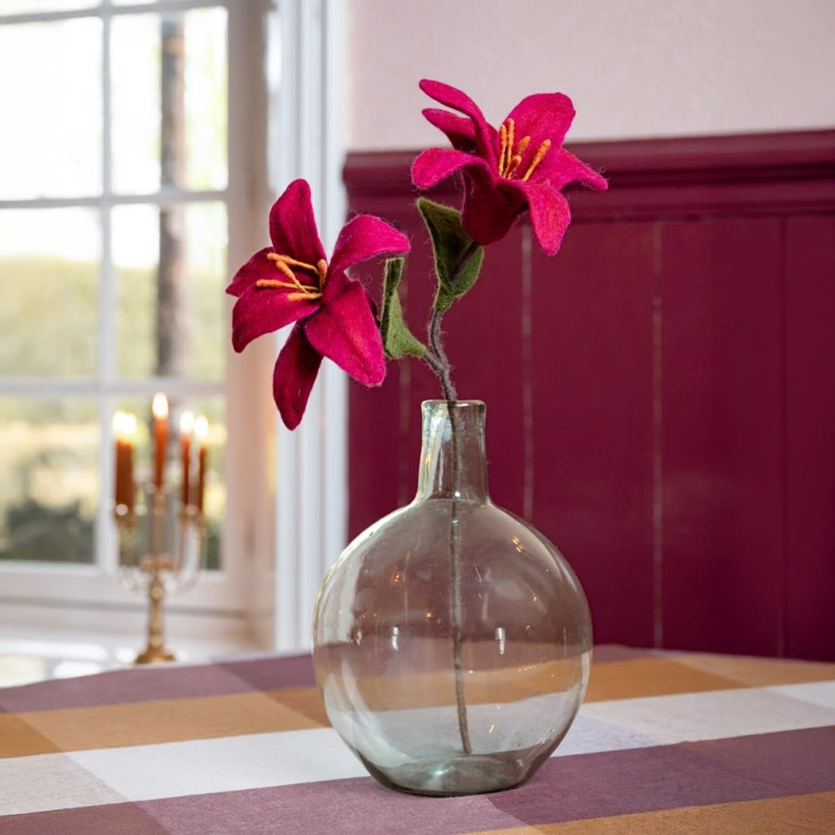 Fairmade Fairtrade Bloem Tak Lelie Burgundy steel met 2 bloemen handmade fairmade in Nepal