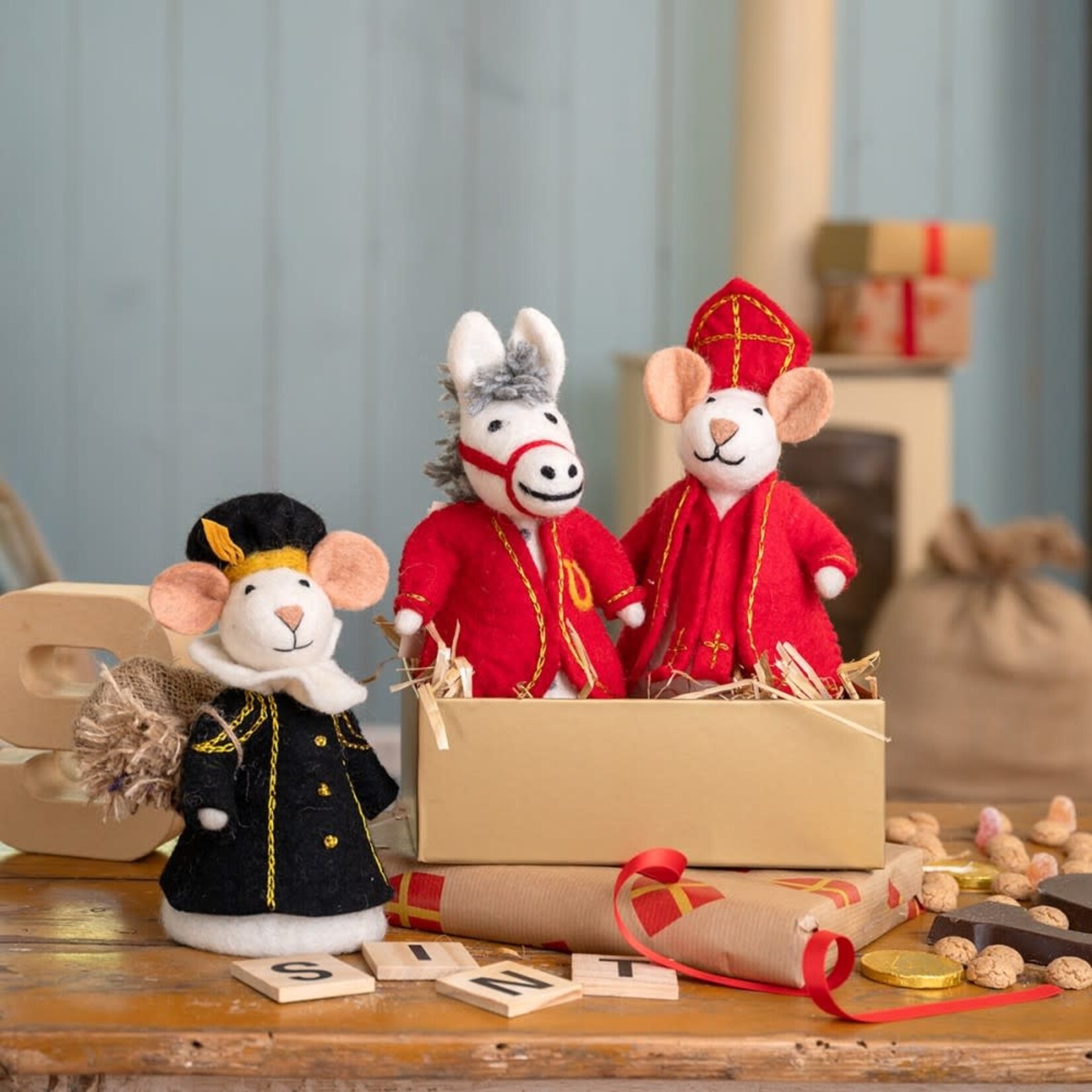 Sjaal met Verhaal Sjaal met verhaal Sint Decoratie muis Hoofdpiet Handmade Fairmade in Nepal