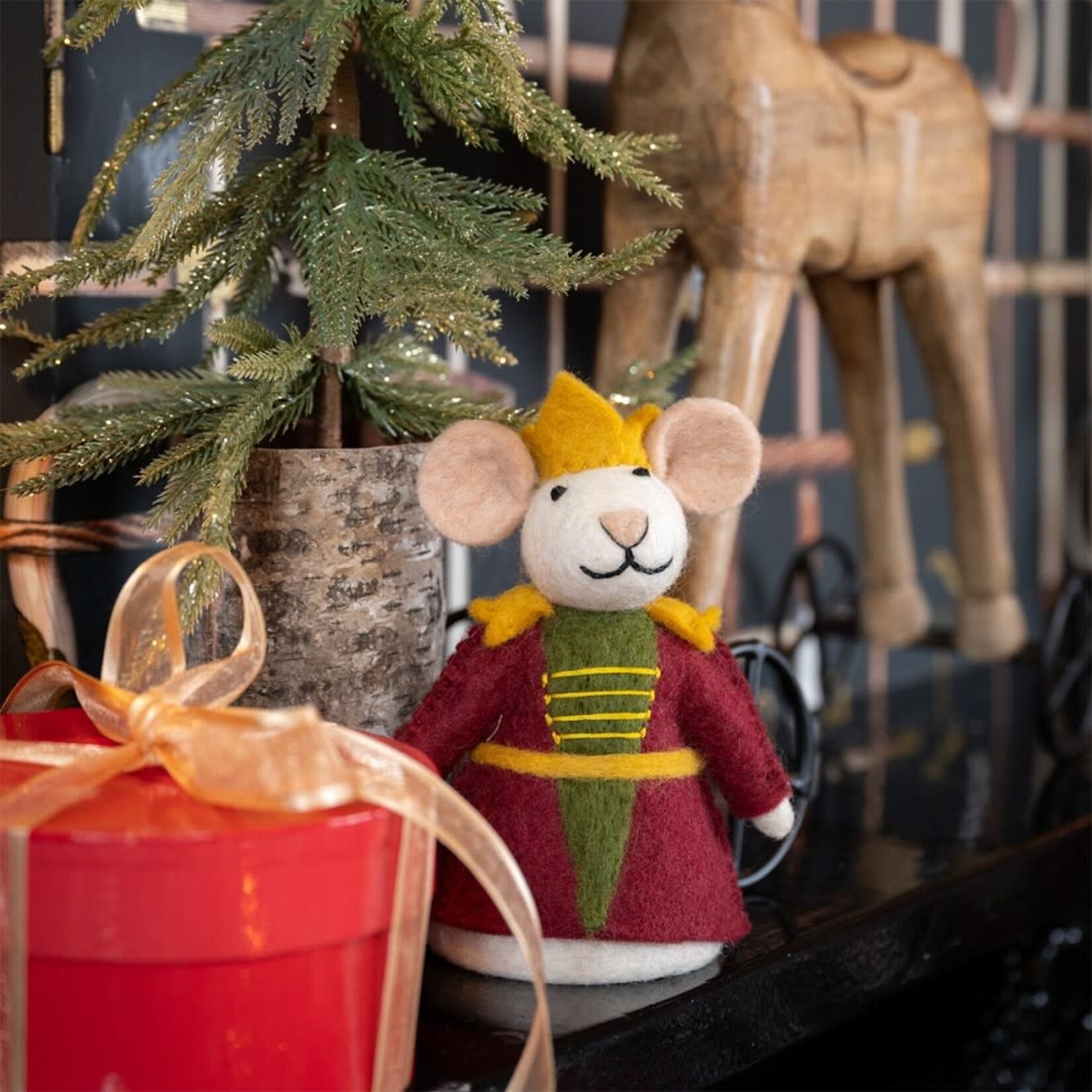 Sjaal met Verhaal Sjaal met verhaal Kerst Decoratie muis 17 cm Notenkraker Koning  fairmade Fairtrade uit Nepal