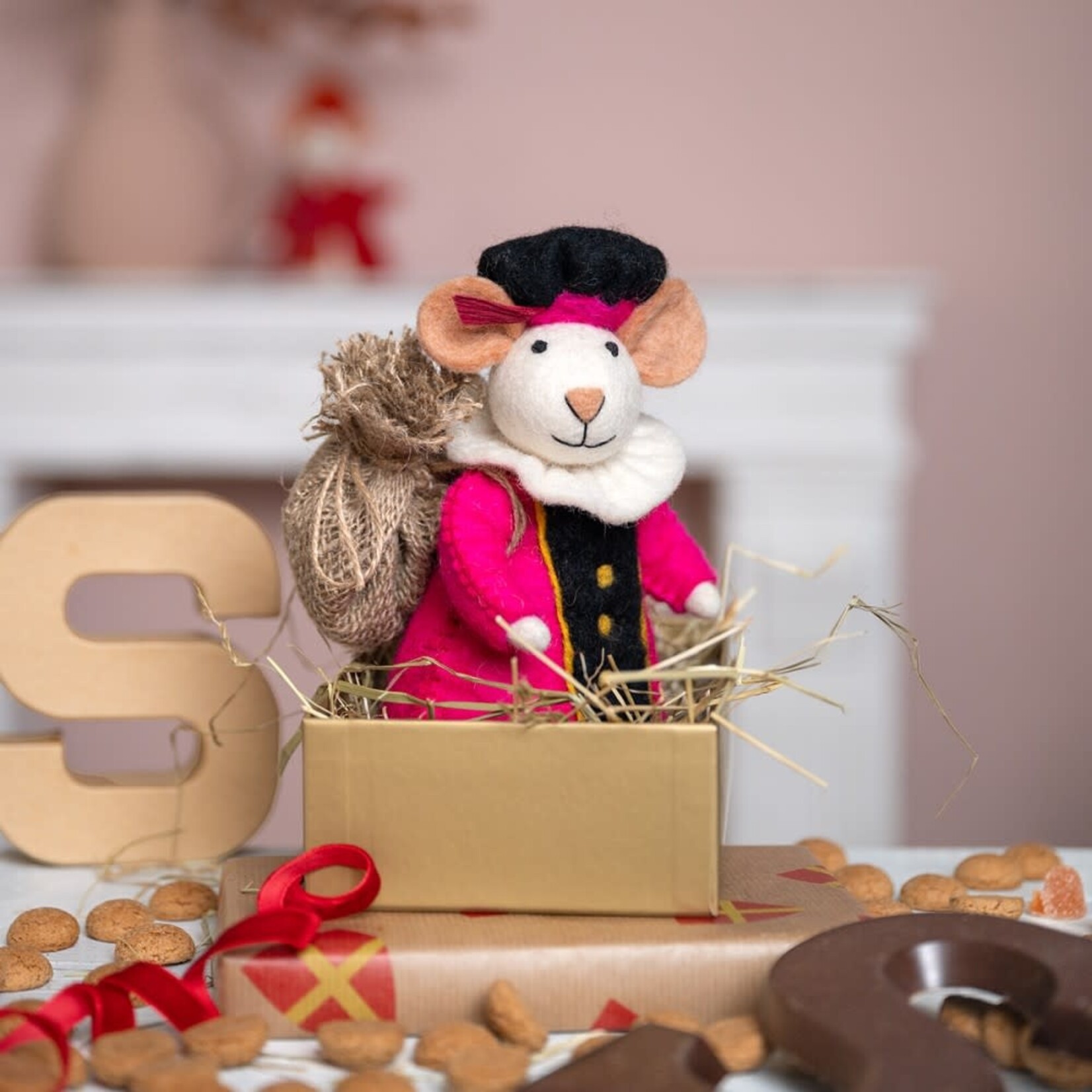 Fairmade Fairtrade voor Sjaal met Verhaal Sjaal met verhaal int Decoratie muis Fuchsia geklede piet 18 cm Handmade Fairmade in Nepal