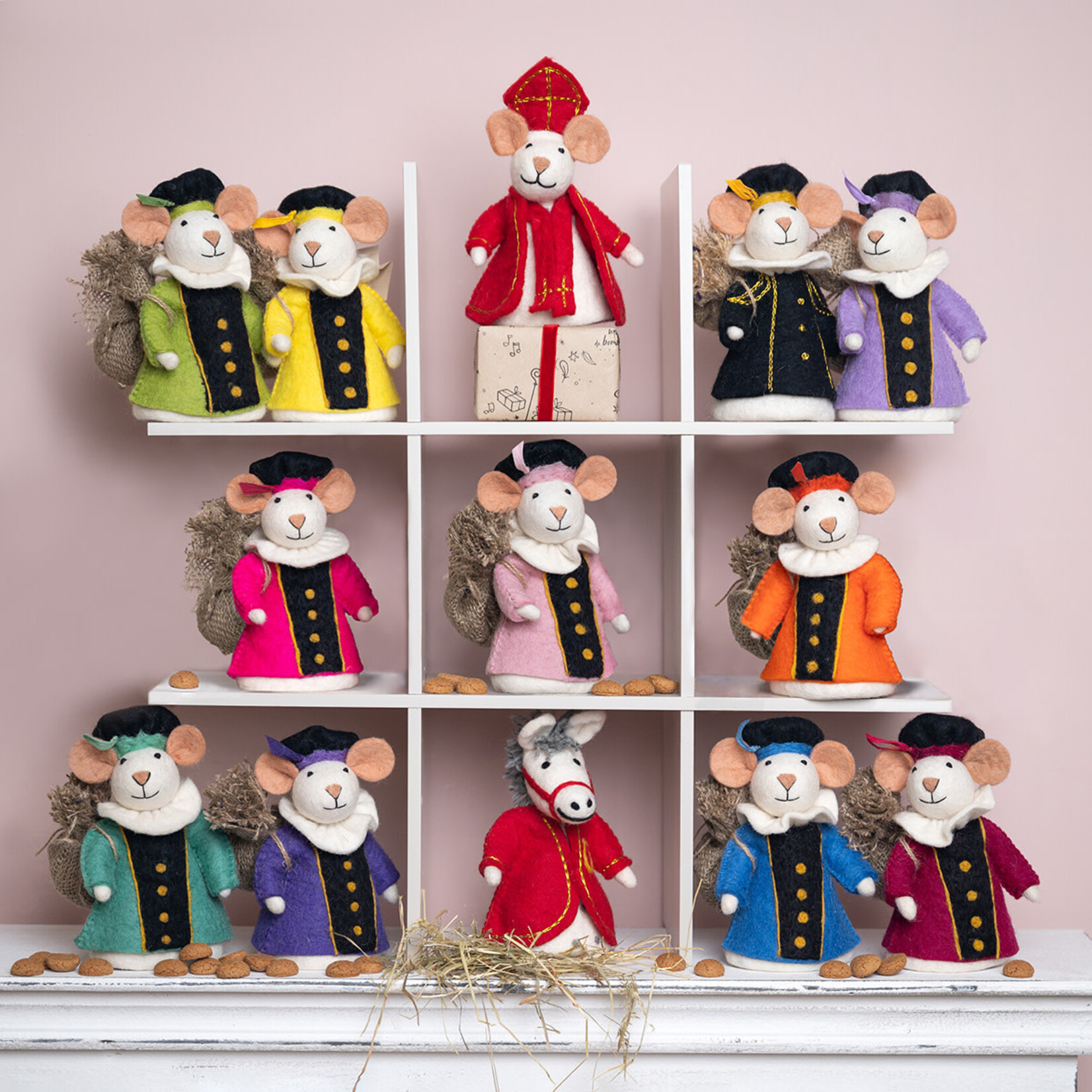 Fairmade Fairtrade Sjaal met Verhaal Sint Decoratie muis Geel geklede piet 18 cm Handmade Fairmade in Nepal