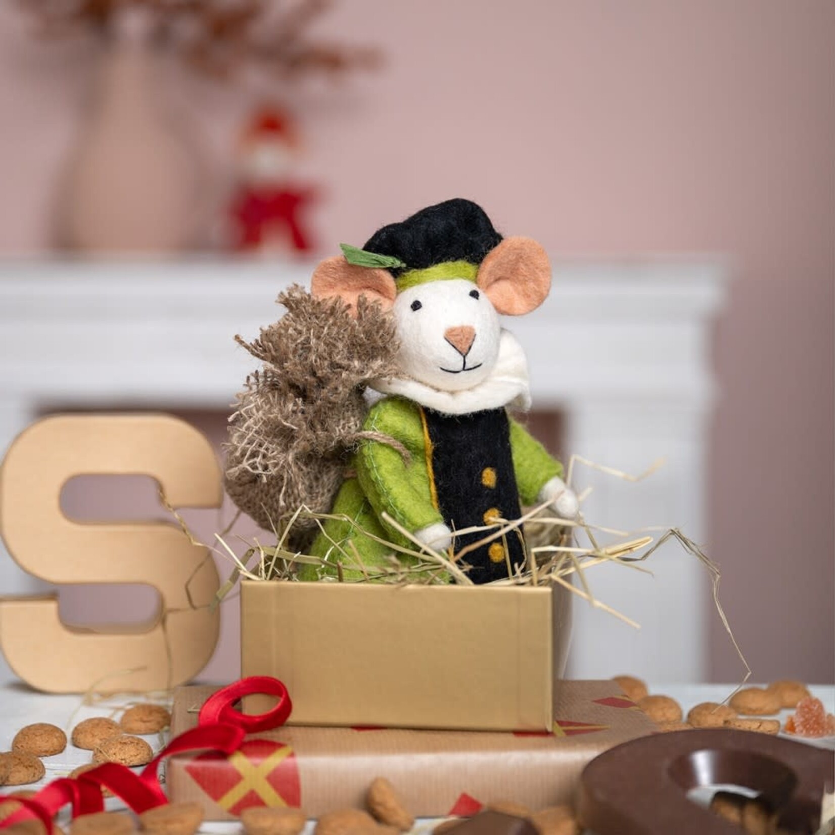Fairmade Fairtrade Sint Decoratie muis Groen geklede piet 18 cm Handmade Fairmade in Nepal