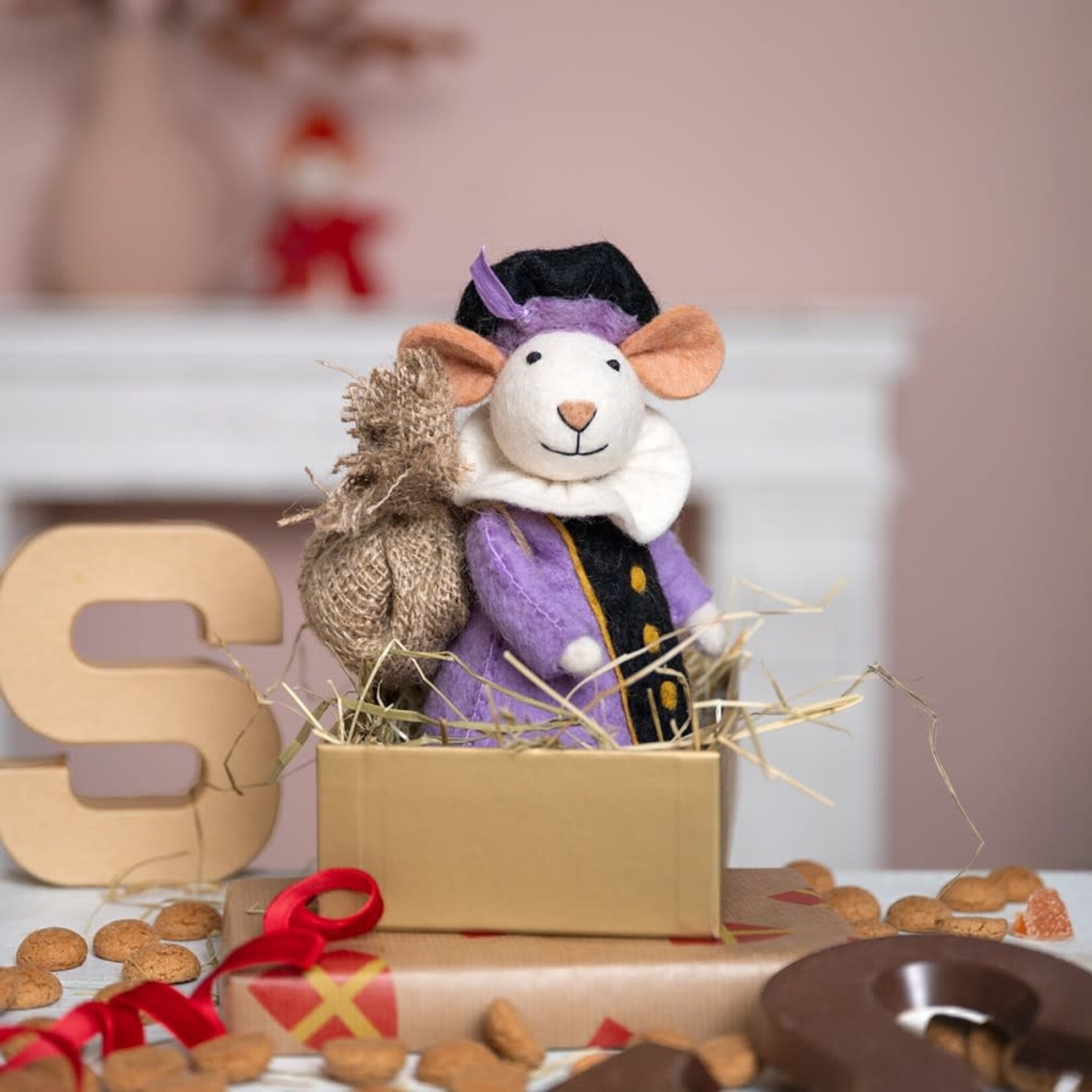 Fairmade Fairtrade Sint Decoratie muis Lila geklede piet 18 cm Handmade Fairmade in Nepal