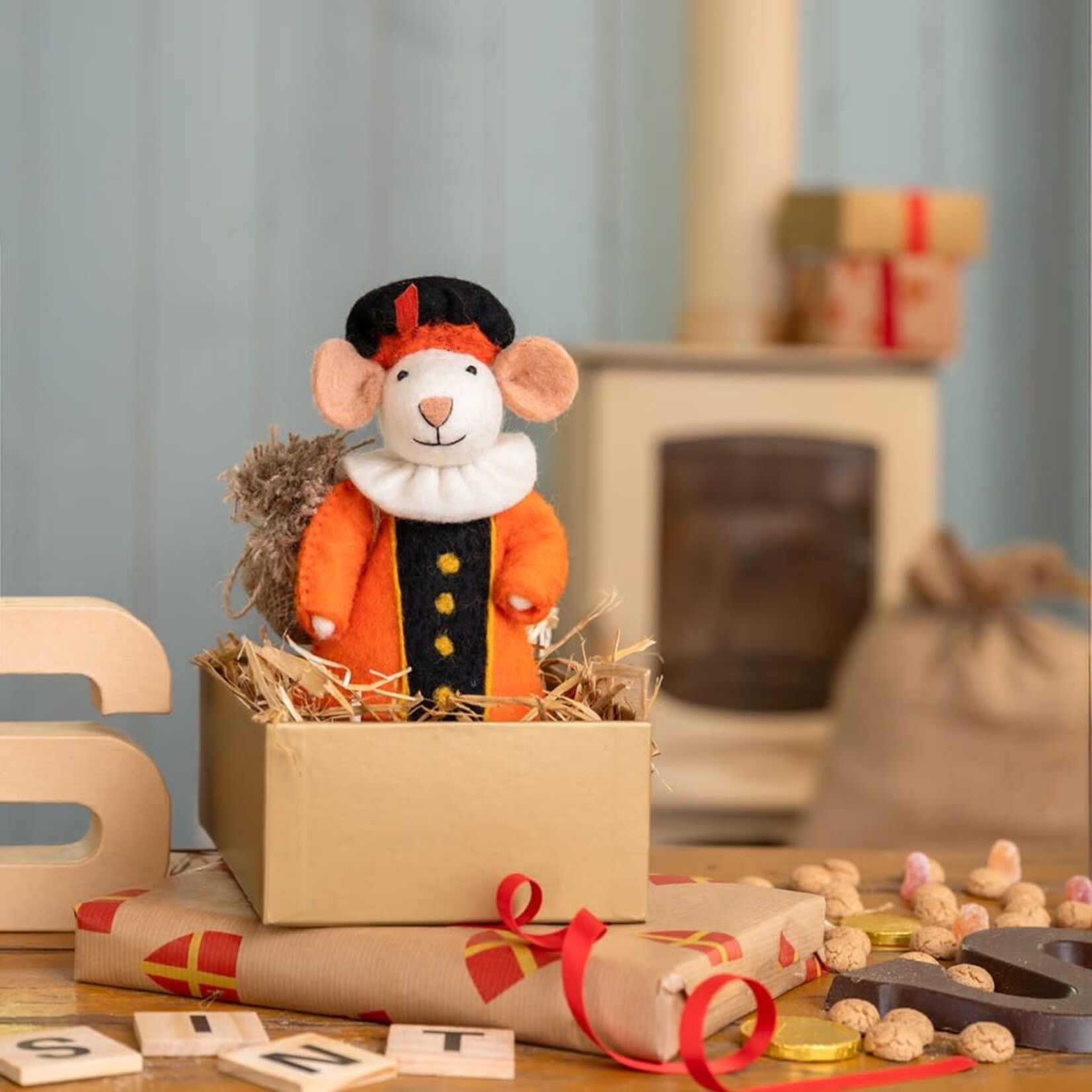 Fairmade Fairtrade Sint Decoratie muis Oranje geklede piet 18 cm Handmade Fairmade in Nepal