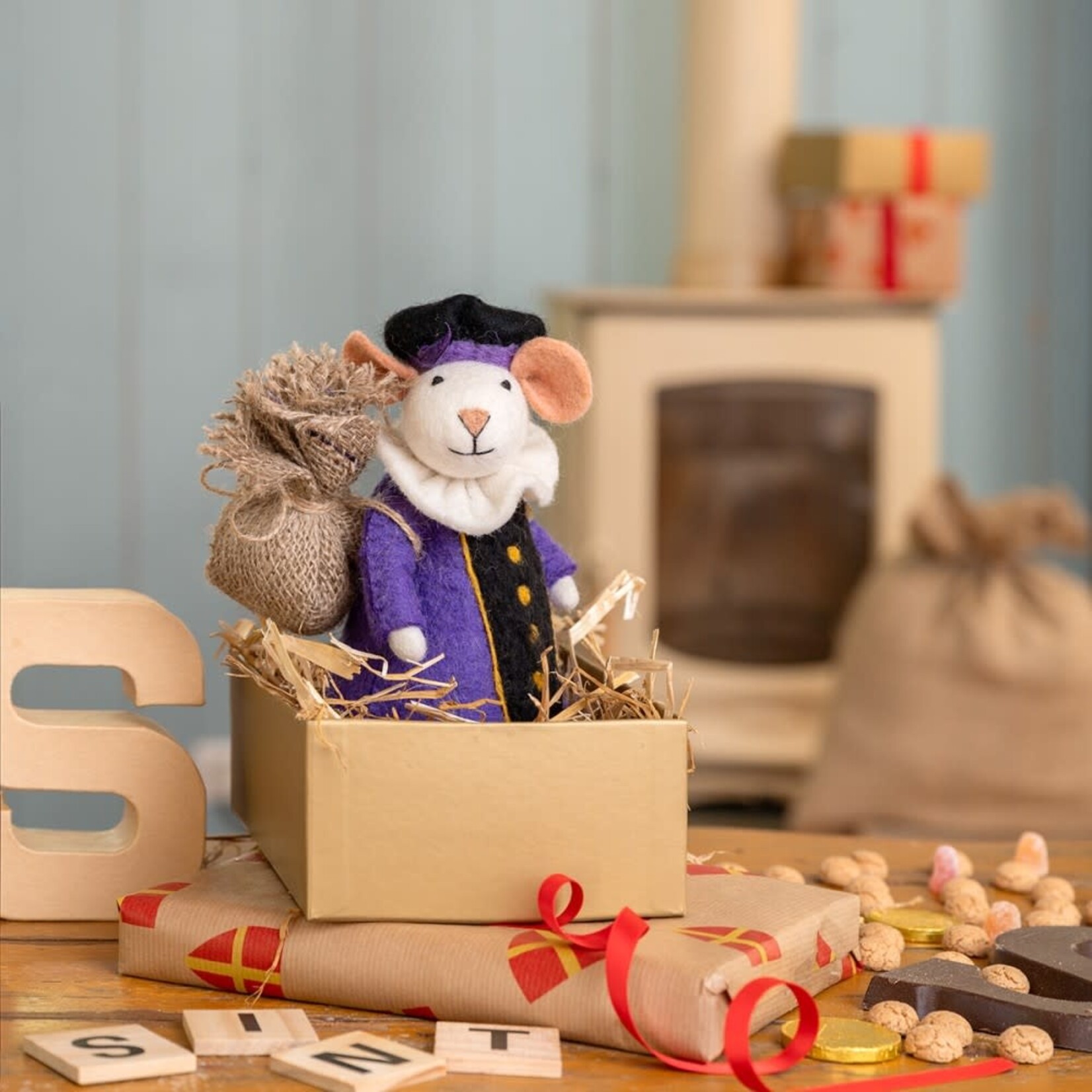 Fairmade Fairtrade Sint Decoratie muis Paars geklede piet 18 cm Handmade Fairmade in Nepal