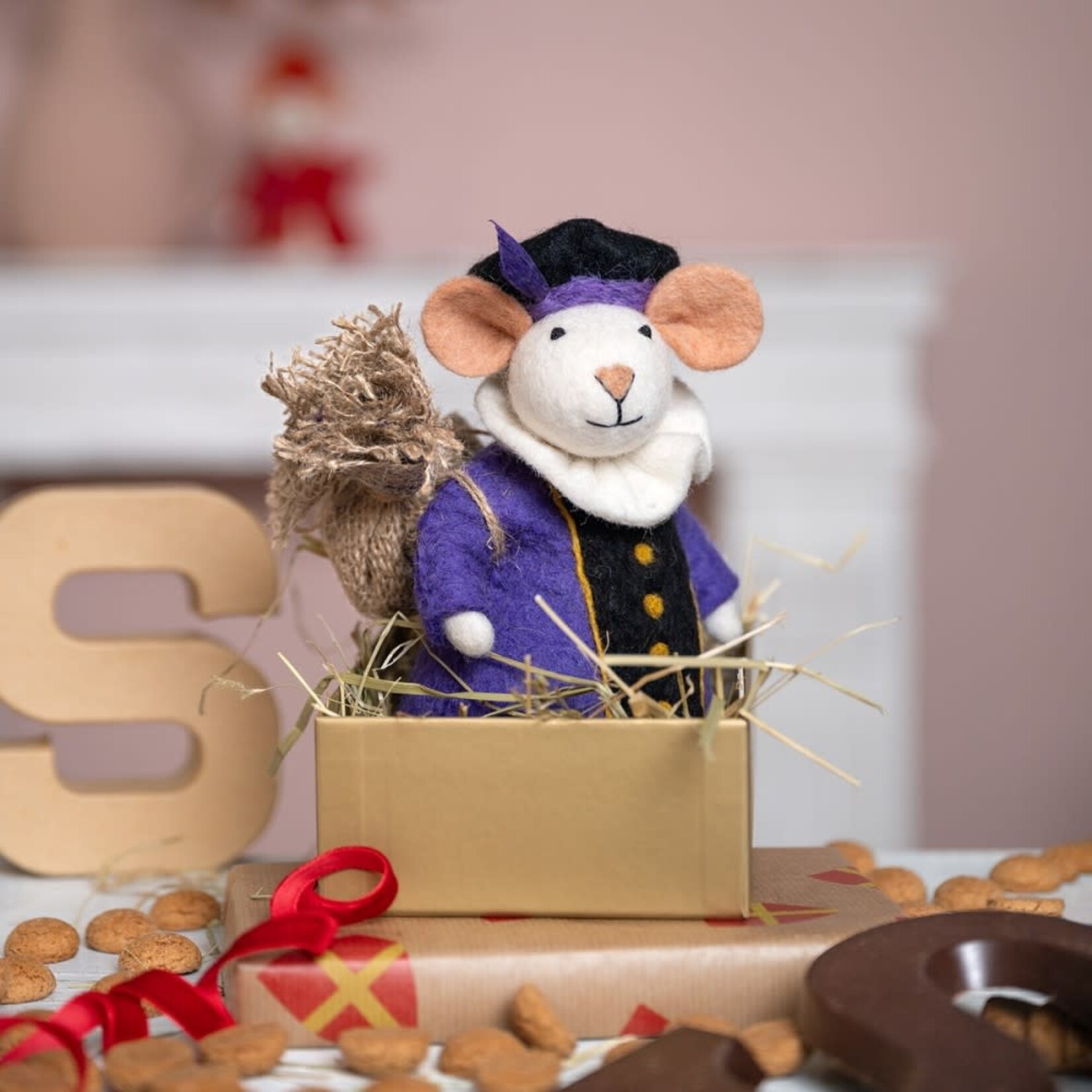 Fairmade Fairtrade Sjaal met Verhaal Sint Decoratie muis Paars geklede piet 18 cm Handmade Fairmade in Nepal