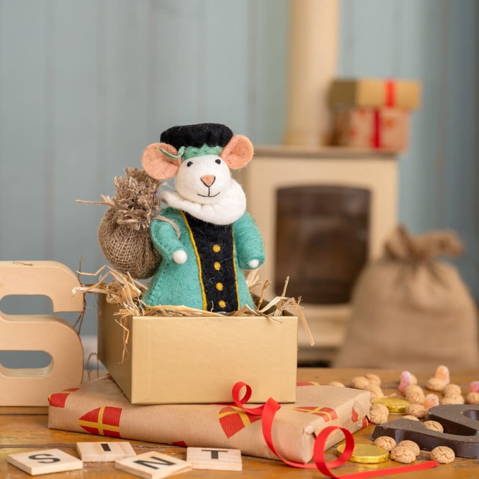 Fairmade Fairtrade Sint Decoratie muis Turquoise geklede piet 18 cm Handmade Fairmade in Nepal