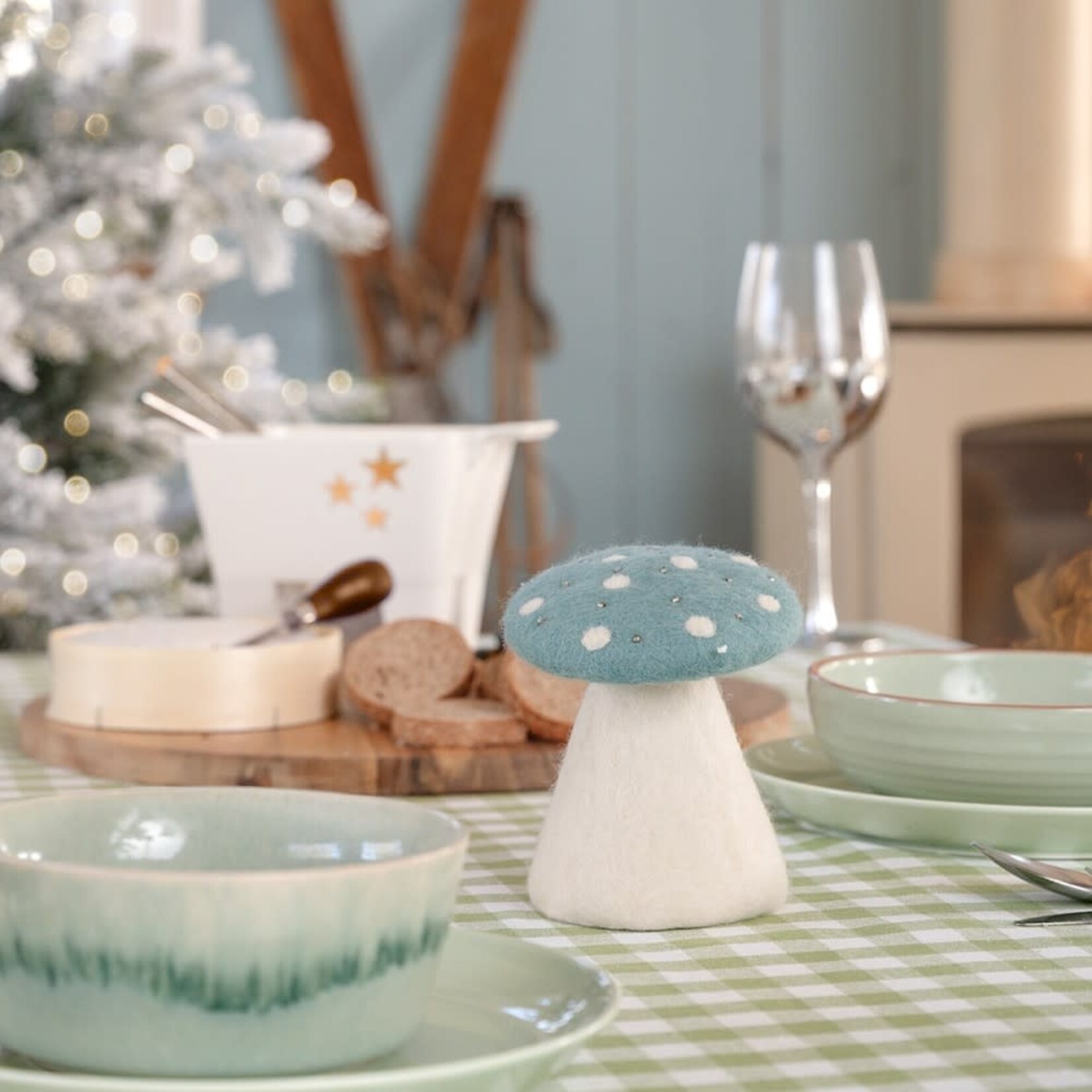 Fairmade Fairtrade Sjaal met Verhaal Decoratie Paddenstoel ijsblauw 12x10x10 cm Handmade Fairmade in Nepal