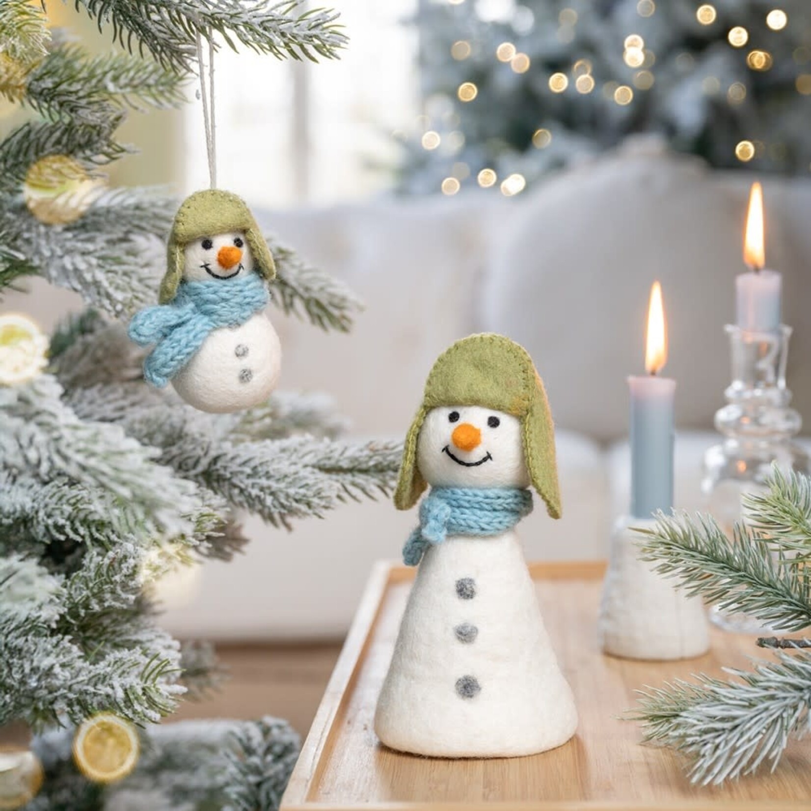 Fairmade Fairtrade Decoratie Sneeuwpop Winterwonderland ijsblauw 8x7x18 cm Handmade Fairmade in Nepal