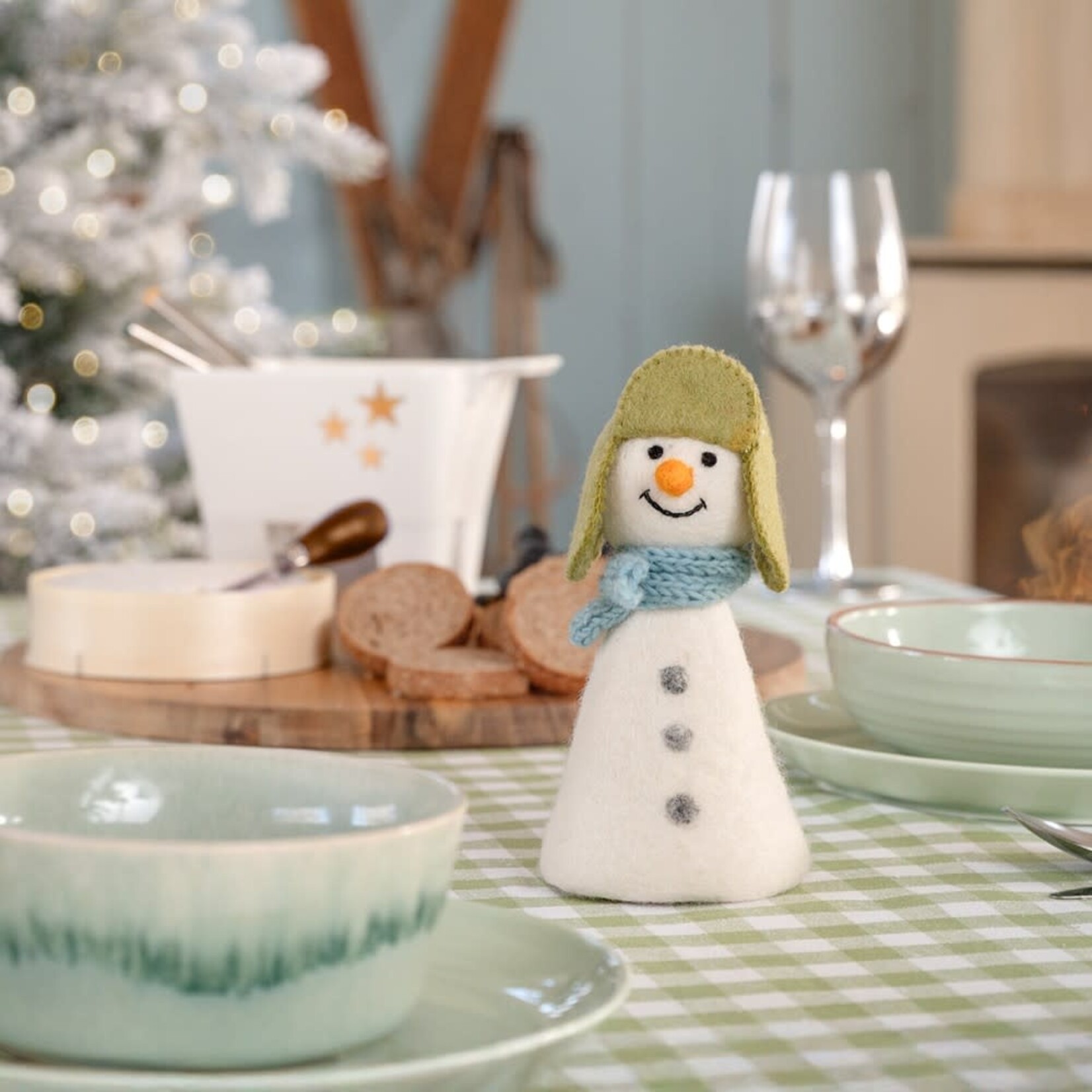 Fairmade Fairtrade Sjaal met Verhaal Decoratie Sneeuwpop Winterwonderland ijsblauw 8x7x18 cm Handmade Fairmade in Nepal