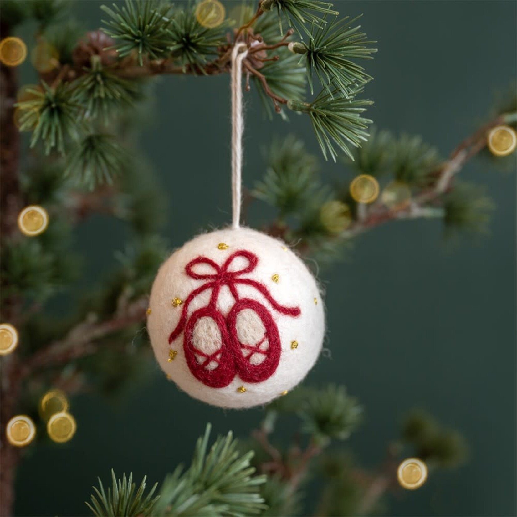 Fairmade Fairtrade Hanger kerstbal Bal Ballet Spitzen 8 cm Fairmade Fairtrade handgemaakt in Nepal