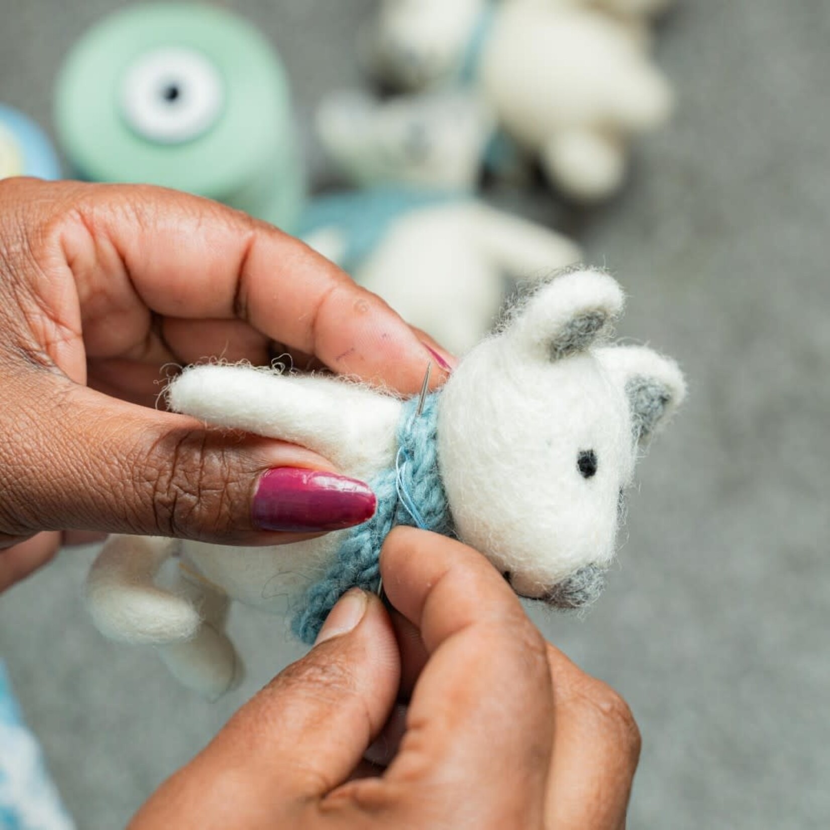 Fairmade Fairtrade voor Sjaal met Verhaal Hanger ijsbeer ijsblauw 11x9x8 cm Fairmade Fairtrade handgemaakt in Nepal