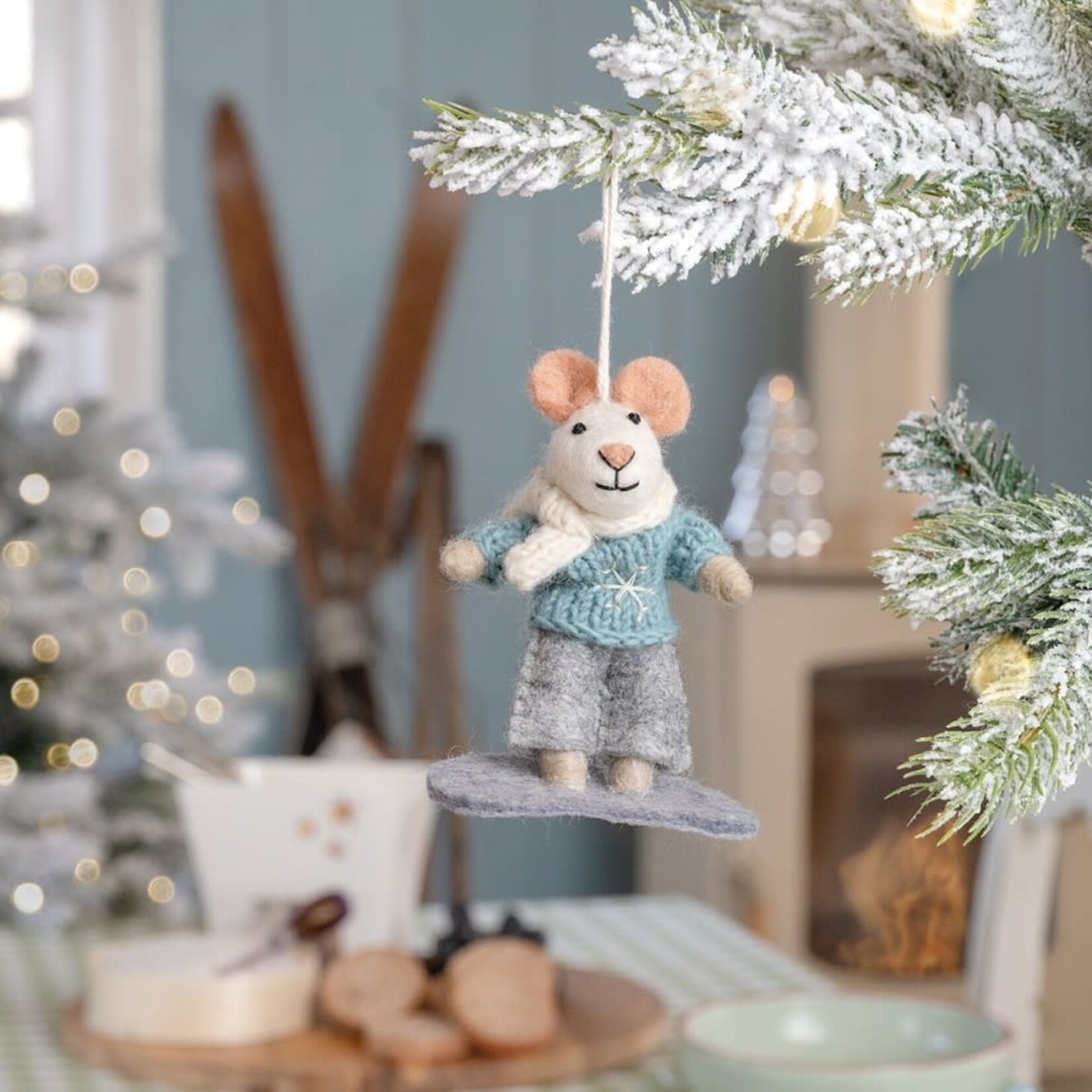 Sjaal met Verhaal Sjaal met verhaal Hanger muis Snowboarder 9x5x12 cm Fairmade Fairtrade handgemaakt in Nepal