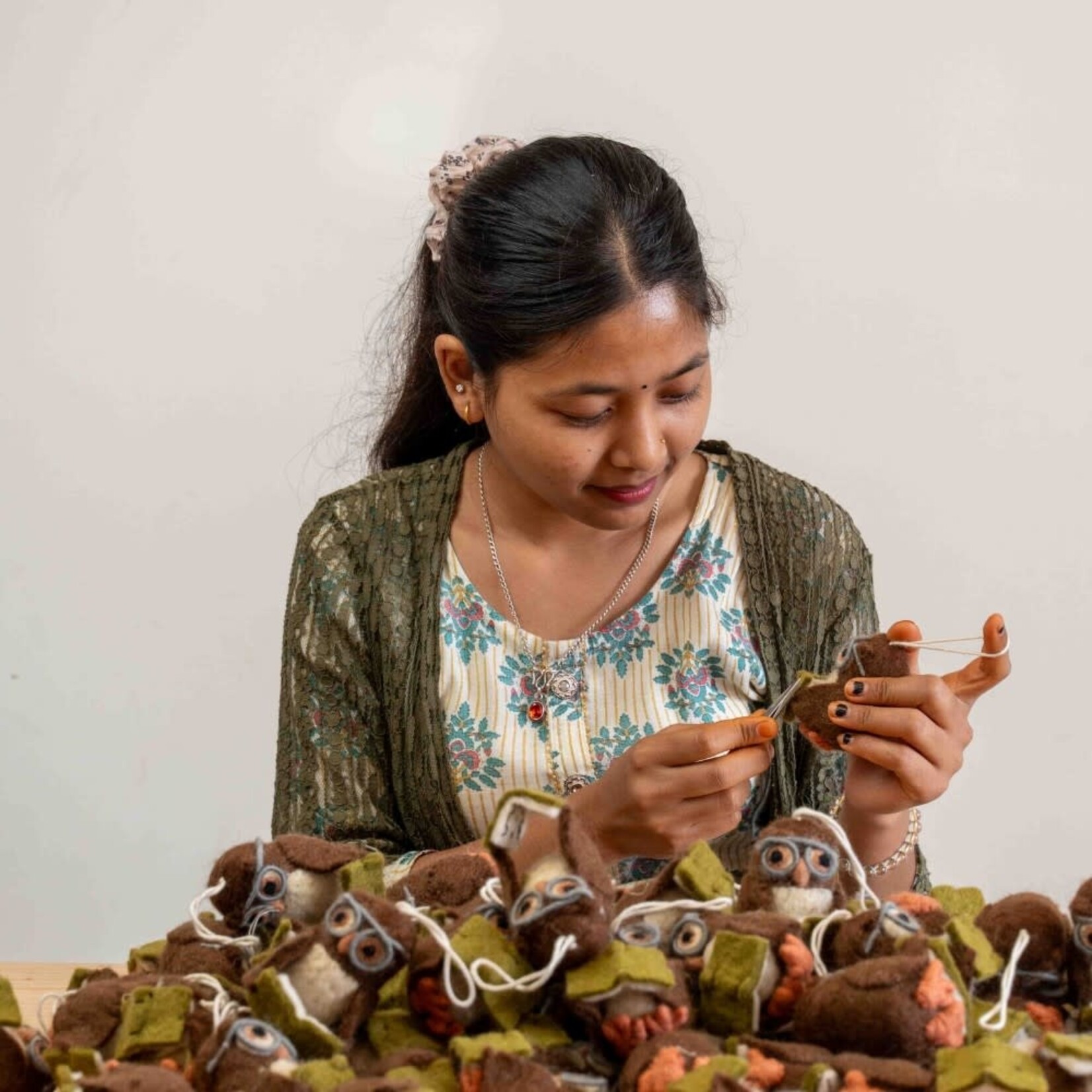 Sjaal met Verhaal Hanger uil assorti 1 van 6 Fairmade Fairtrade handgemaakt in Nepal