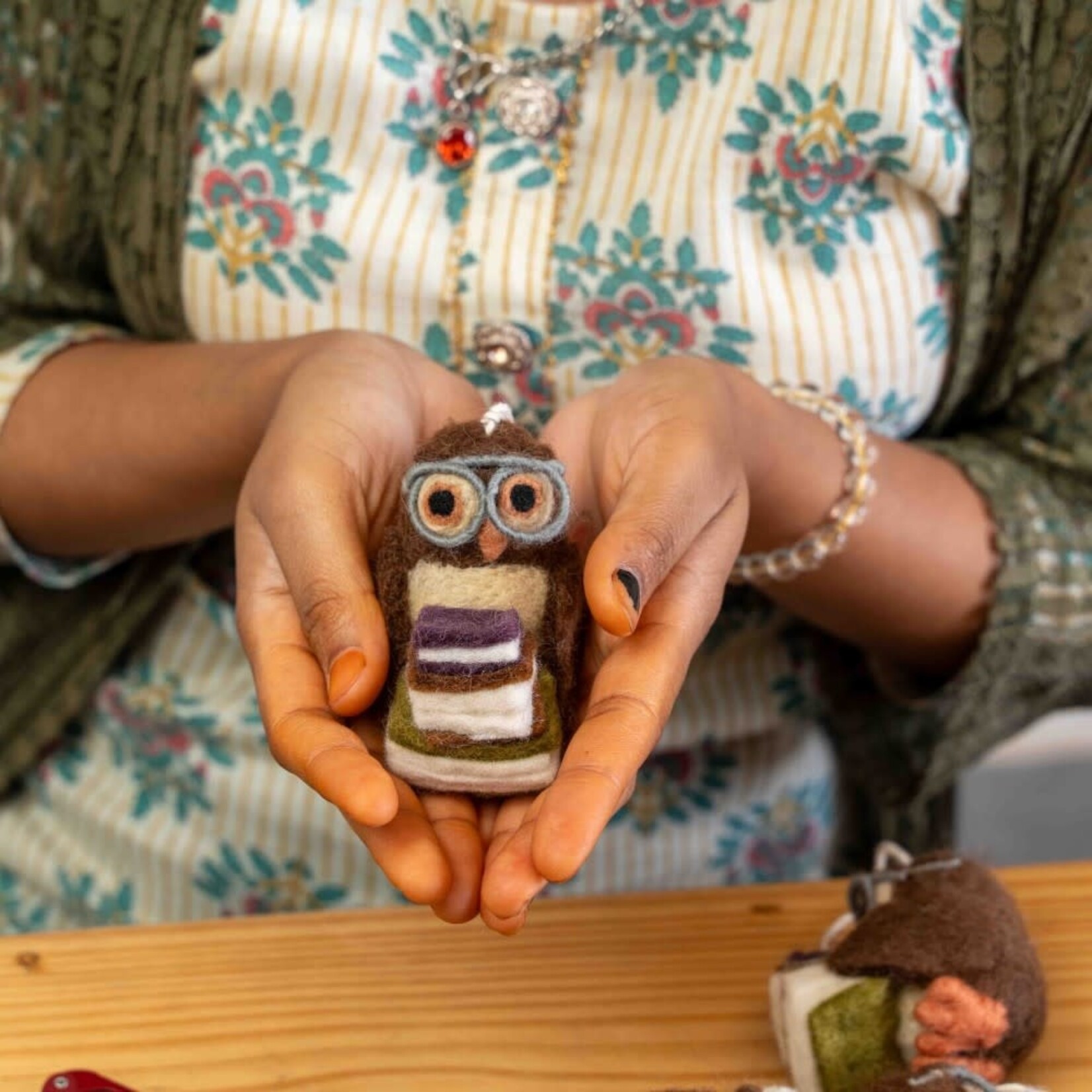 Fairmade Fairtrade voor Sjaal met Verhaal Hanger uil assorti 1 van 6 Fairmade Fairtrade handgemaakt in Nepal