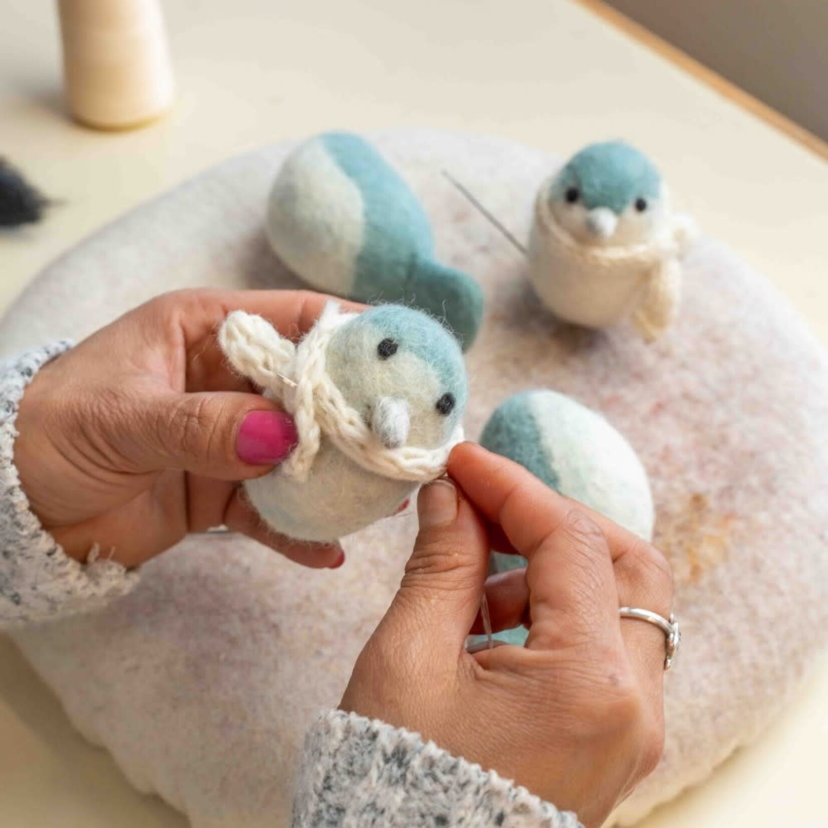 Fairmade Fairtrade voor Sjaal met Verhaal Hanger Vogeltje ijsblauw Fairmade Fairtrade handgemaakt in Nepal