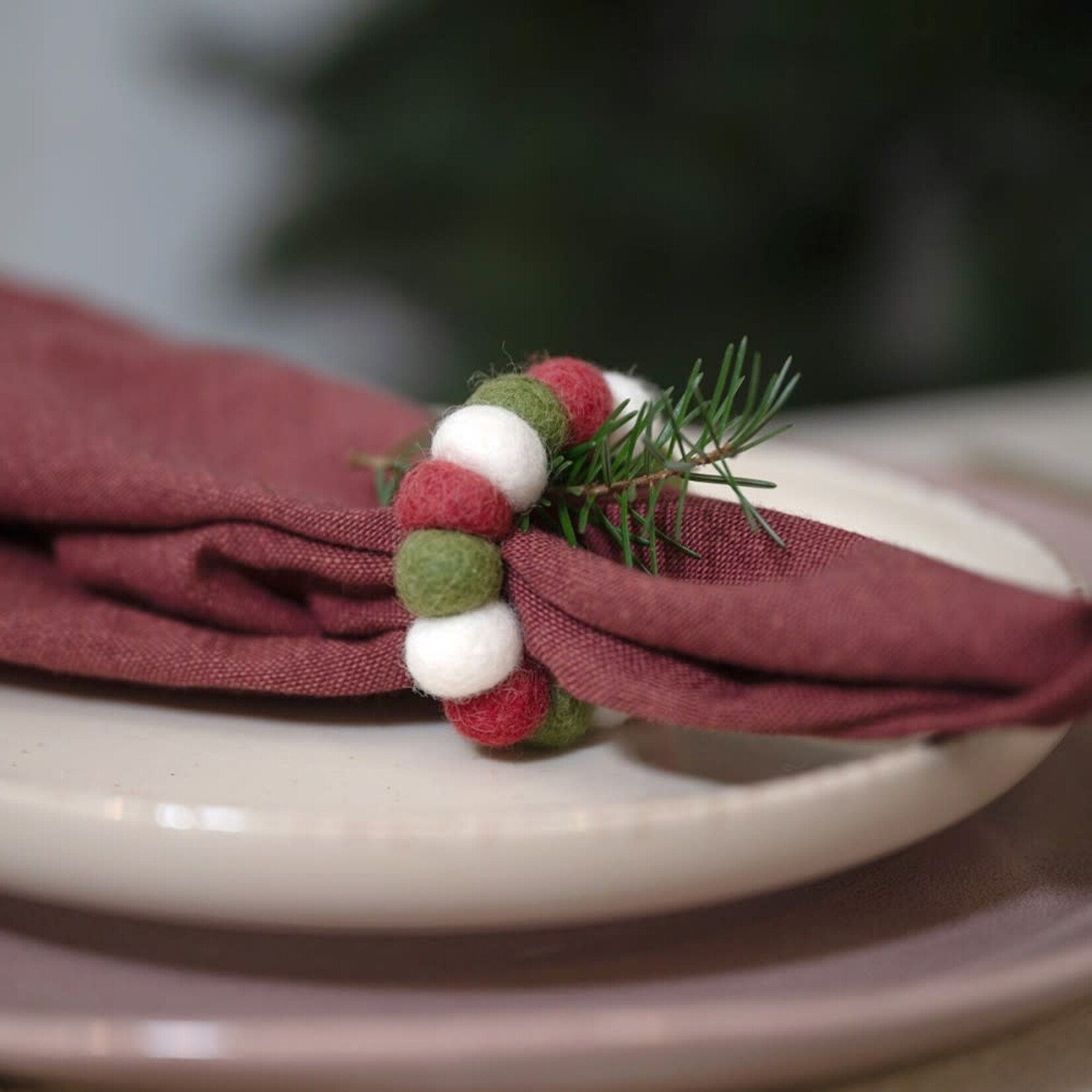 Fairmade Fairtrade KERST: Servetring Viltballetjes Holly Berry 6 stuks als set Sjaal met Verhaal