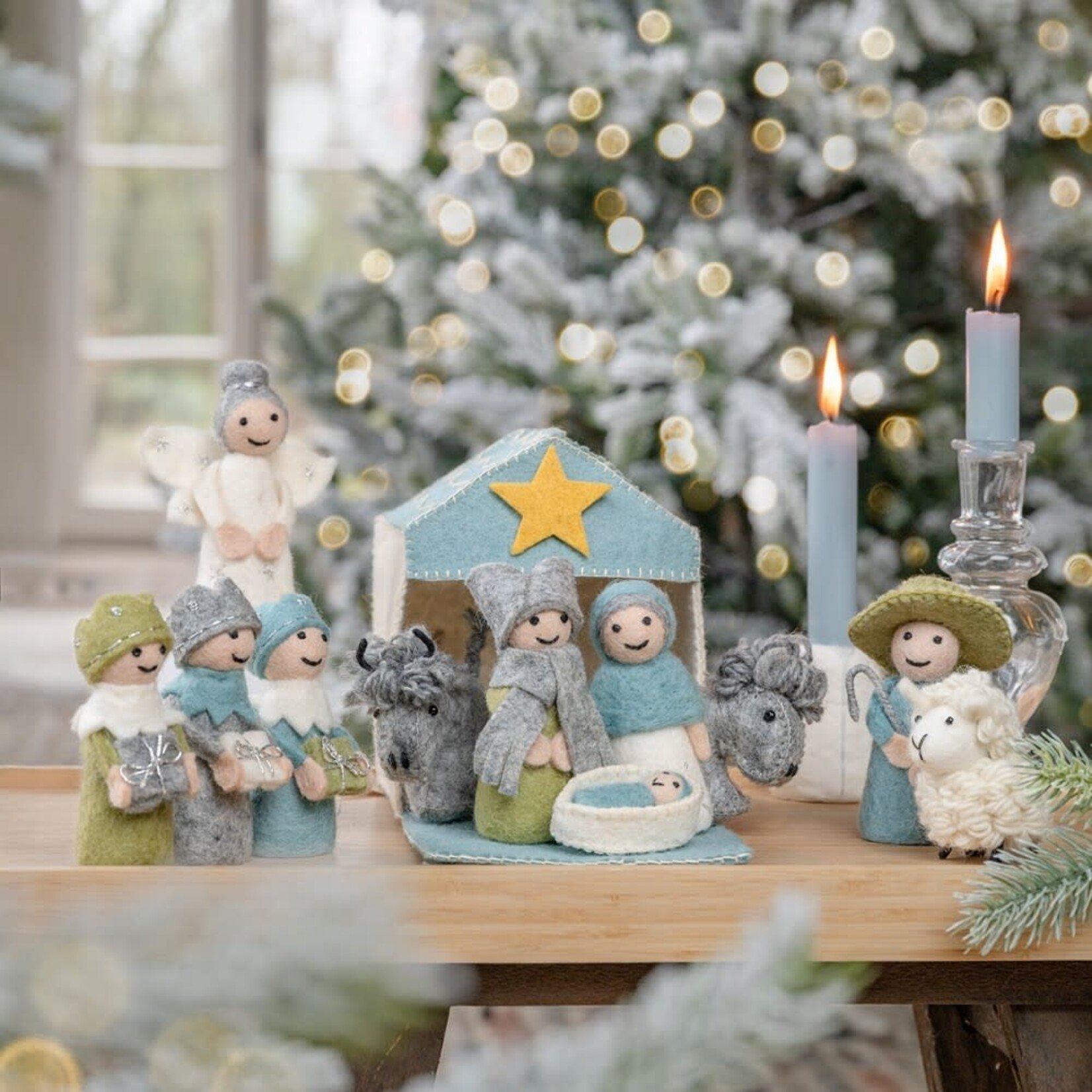 Fairmade Fairtrade Sjaal met Verhaal Kerststal ijsblauw wit met 11 kerstfiguren, Fairmade Fairtrade handgemaakt