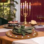 Fairmade Fairtrade Sjaal met Verhaal Sjaal met Verhaal 35 cm onderzetter placemat paddenstoelen bruin Fairmade Fairtrade Sjaal met Verhaal Sjaal met Verhaal 35 cm onderzetter placemat paddenstoelen bruin