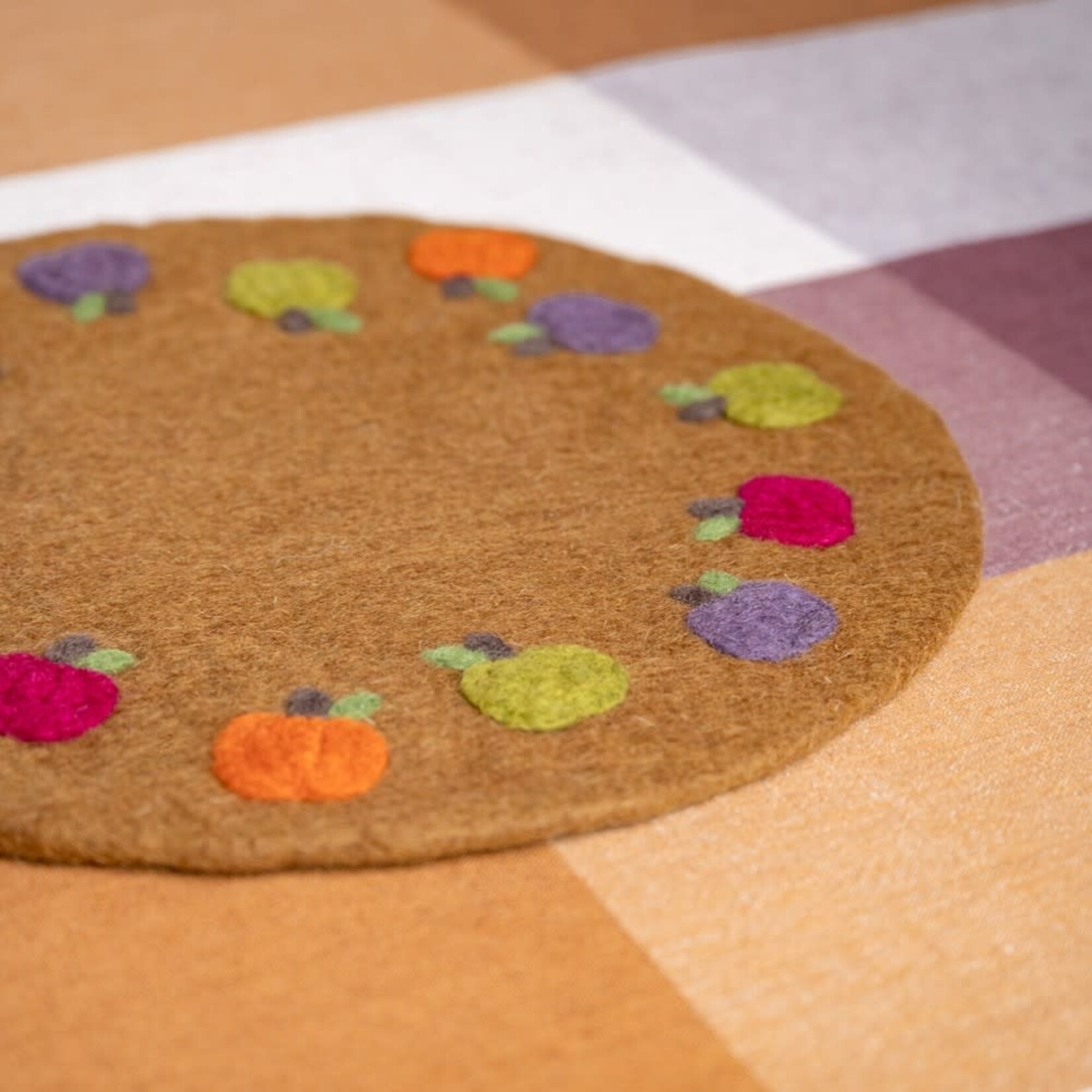 Fairmade Fairtrade Sjaal met Verhaal 35 cm onderzetter placemat pompoentjes bruin