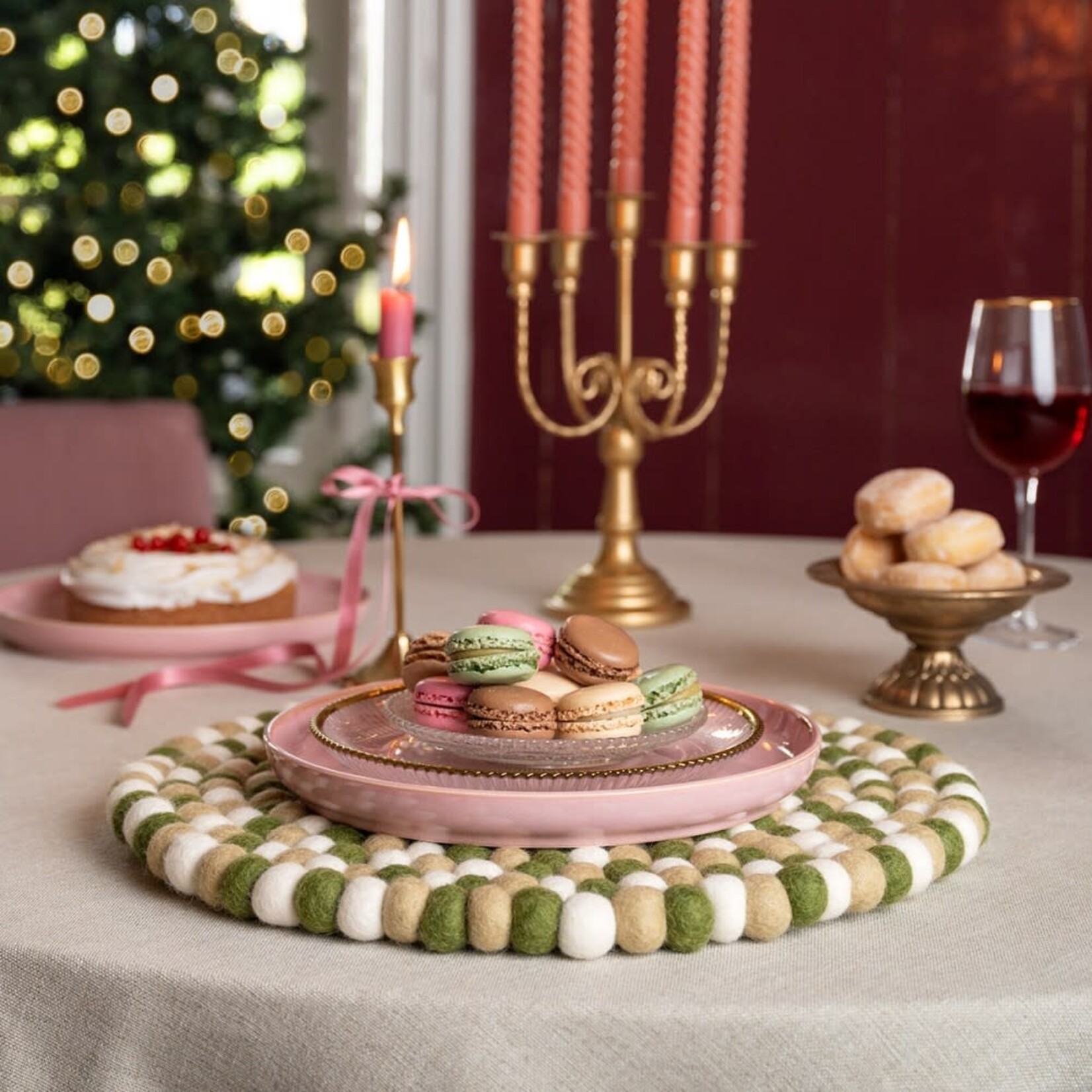 Fairmade Fairtrade Sjaal met Verhaal 40 cm onderzetter rond viltbolletjes Mistletoe