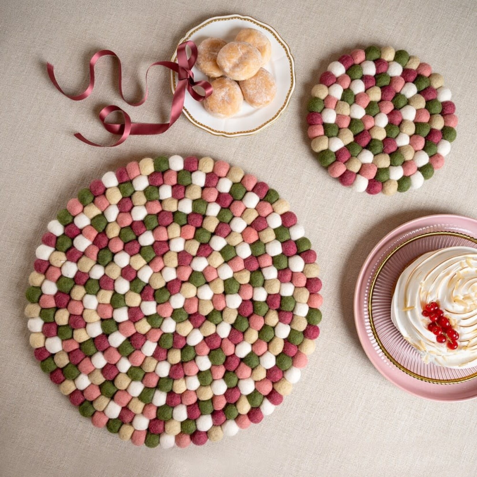Fairmade Fairtrade Sjaal met Verhaal 40 cm onderzetter rond viltbolletjes Mistletoe Dreams